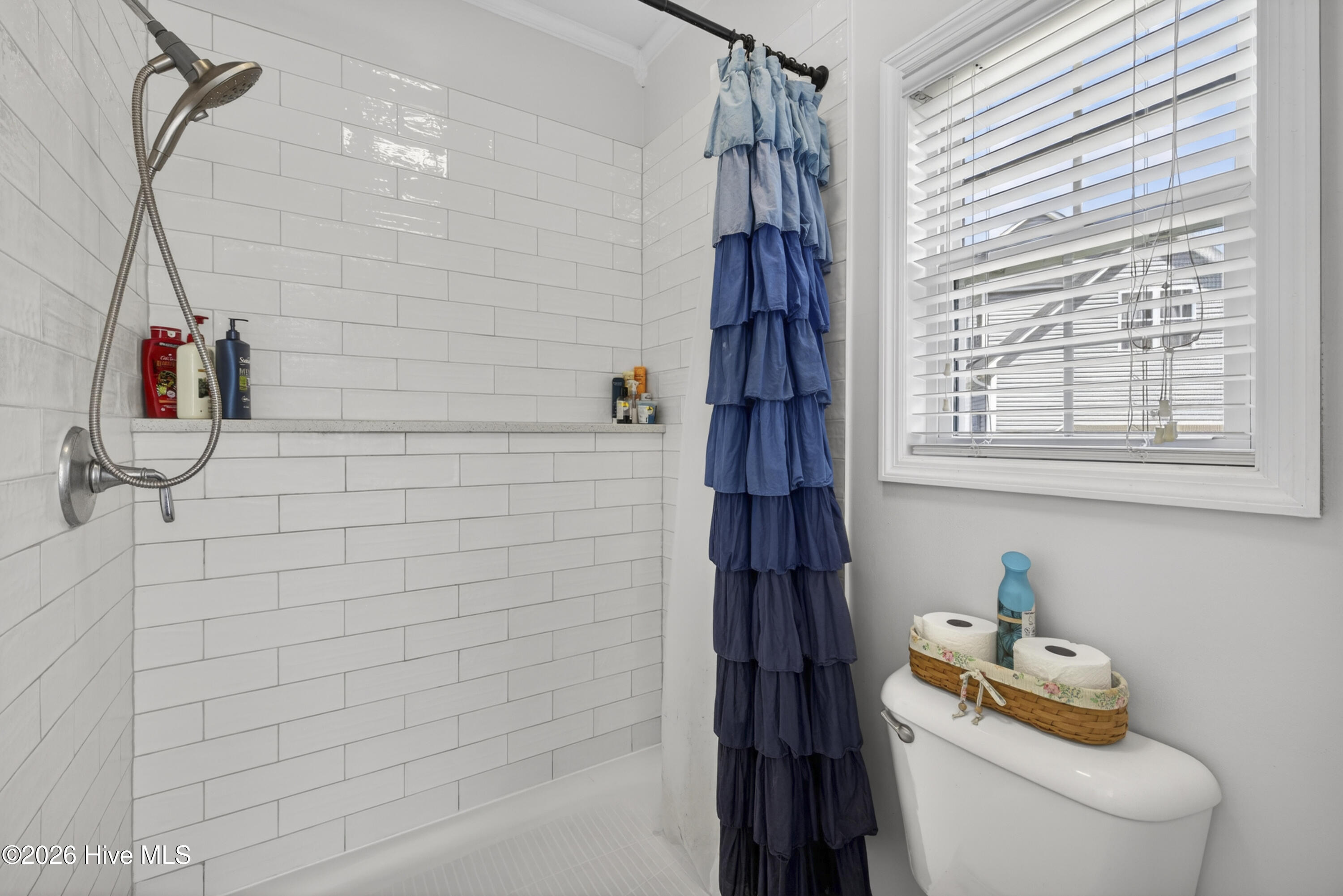 100570330 | Photo 31