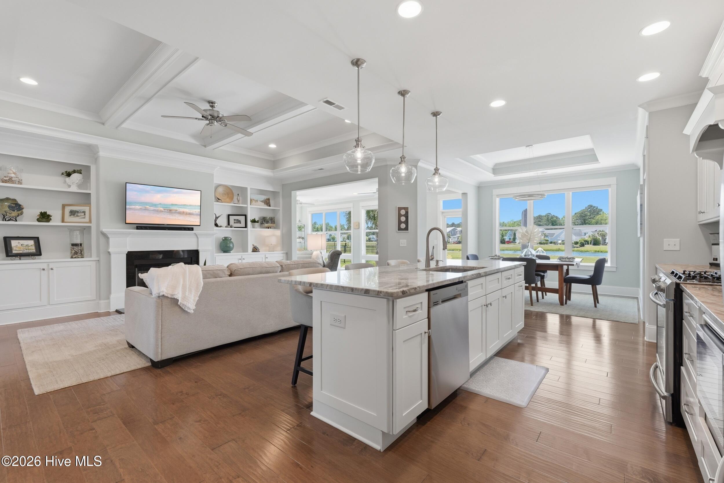 100567823 | Photo 22