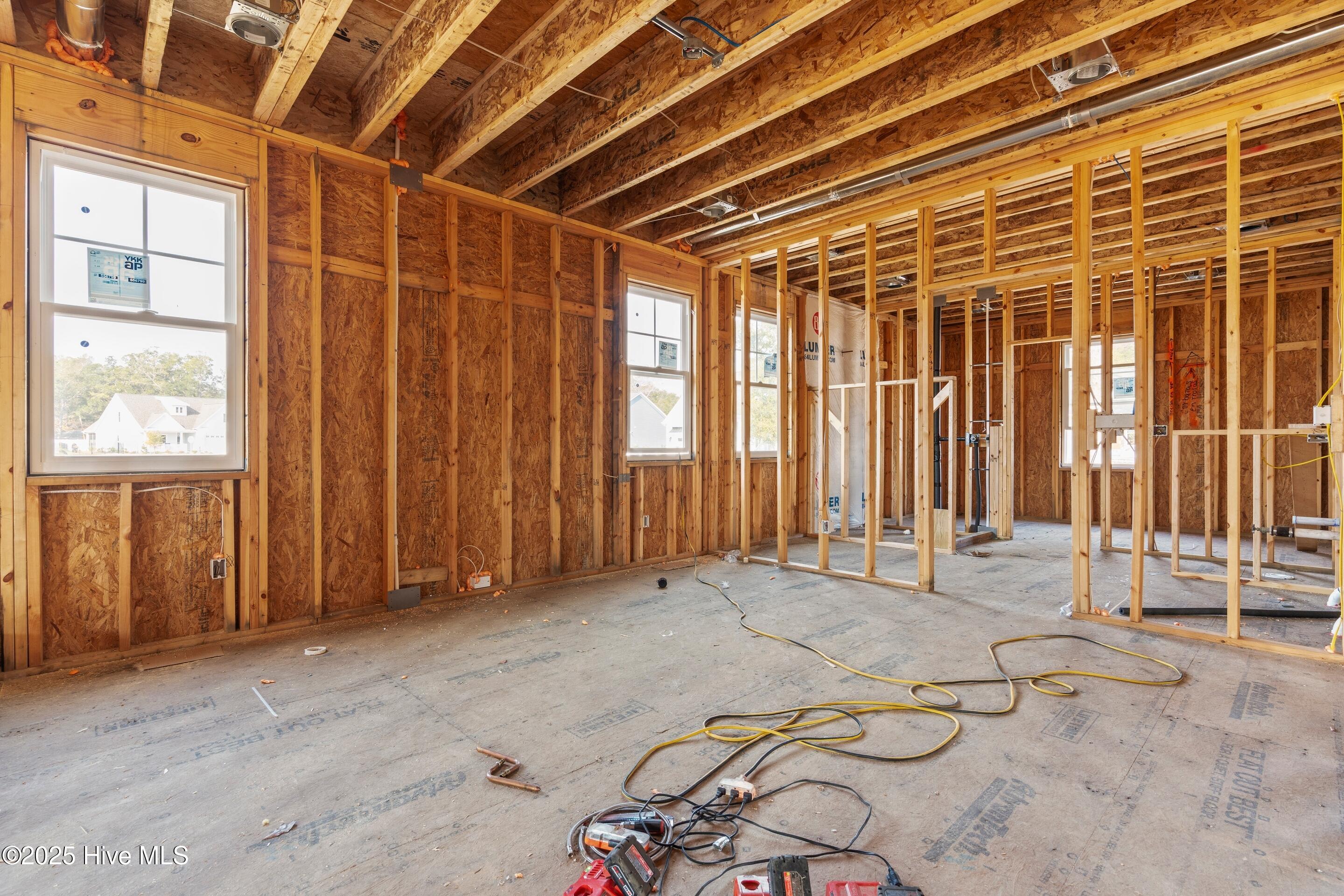 100543069 | Photo 45