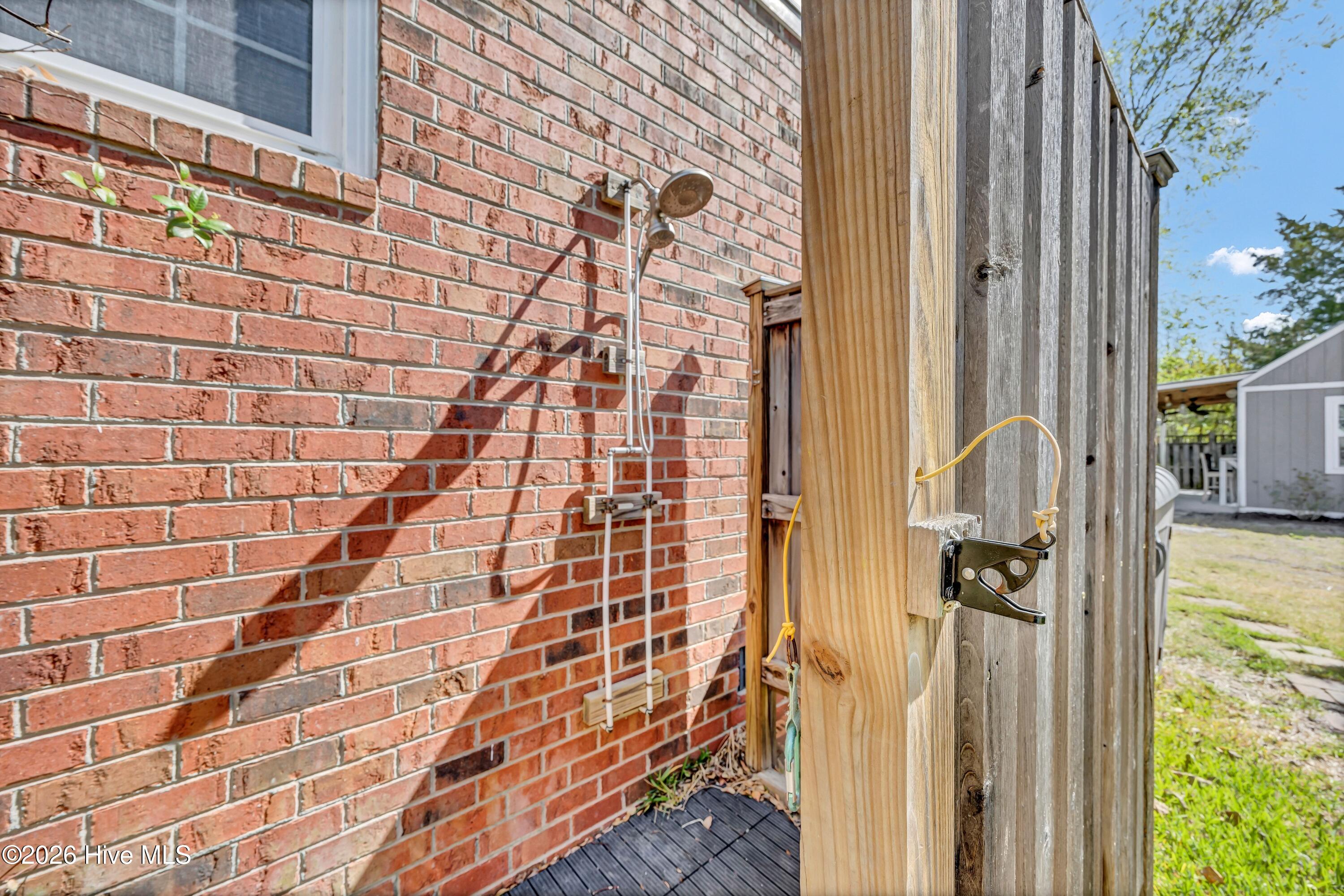 100565343 | Photo 36