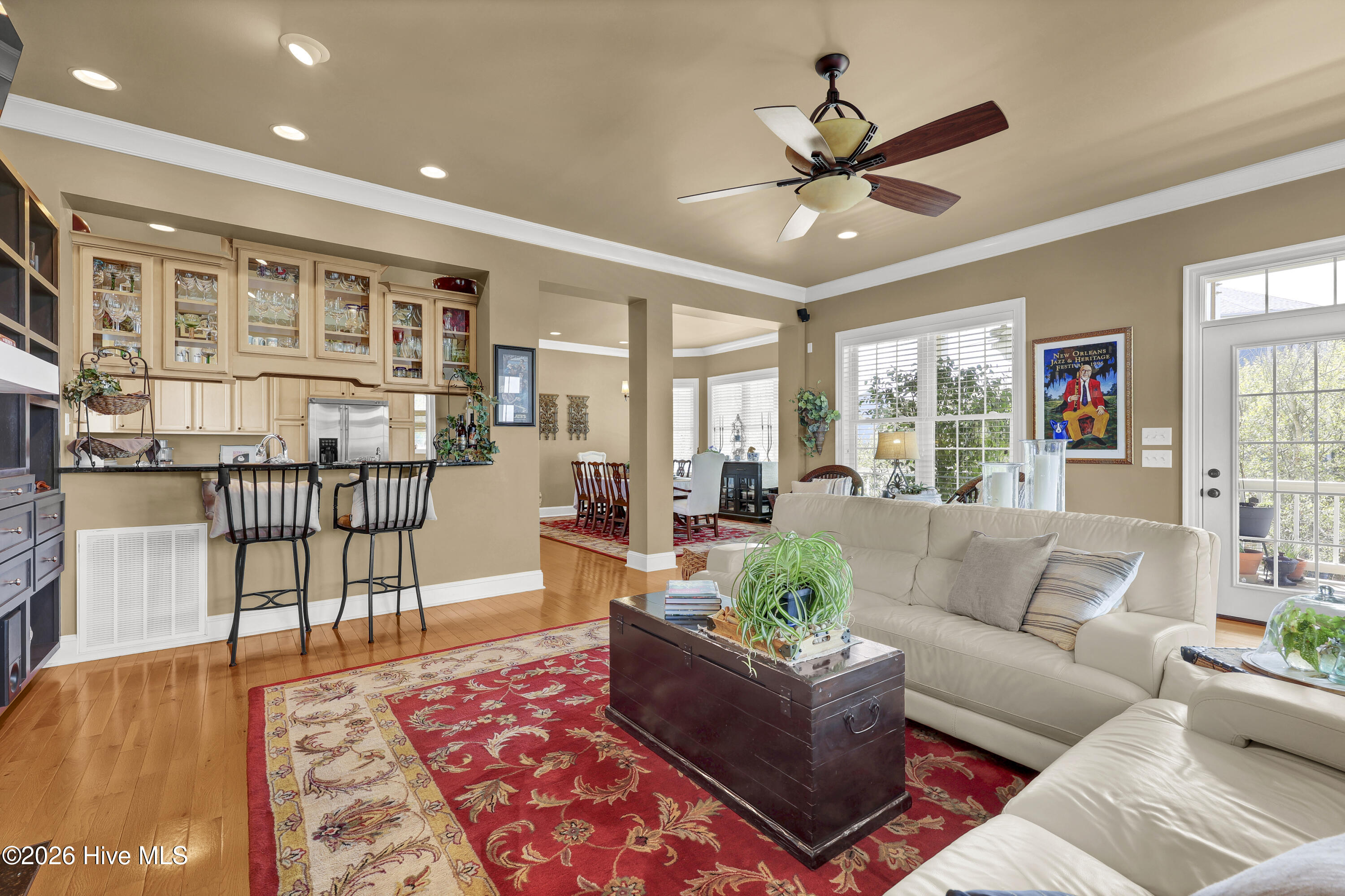 100564861 | Photo 36