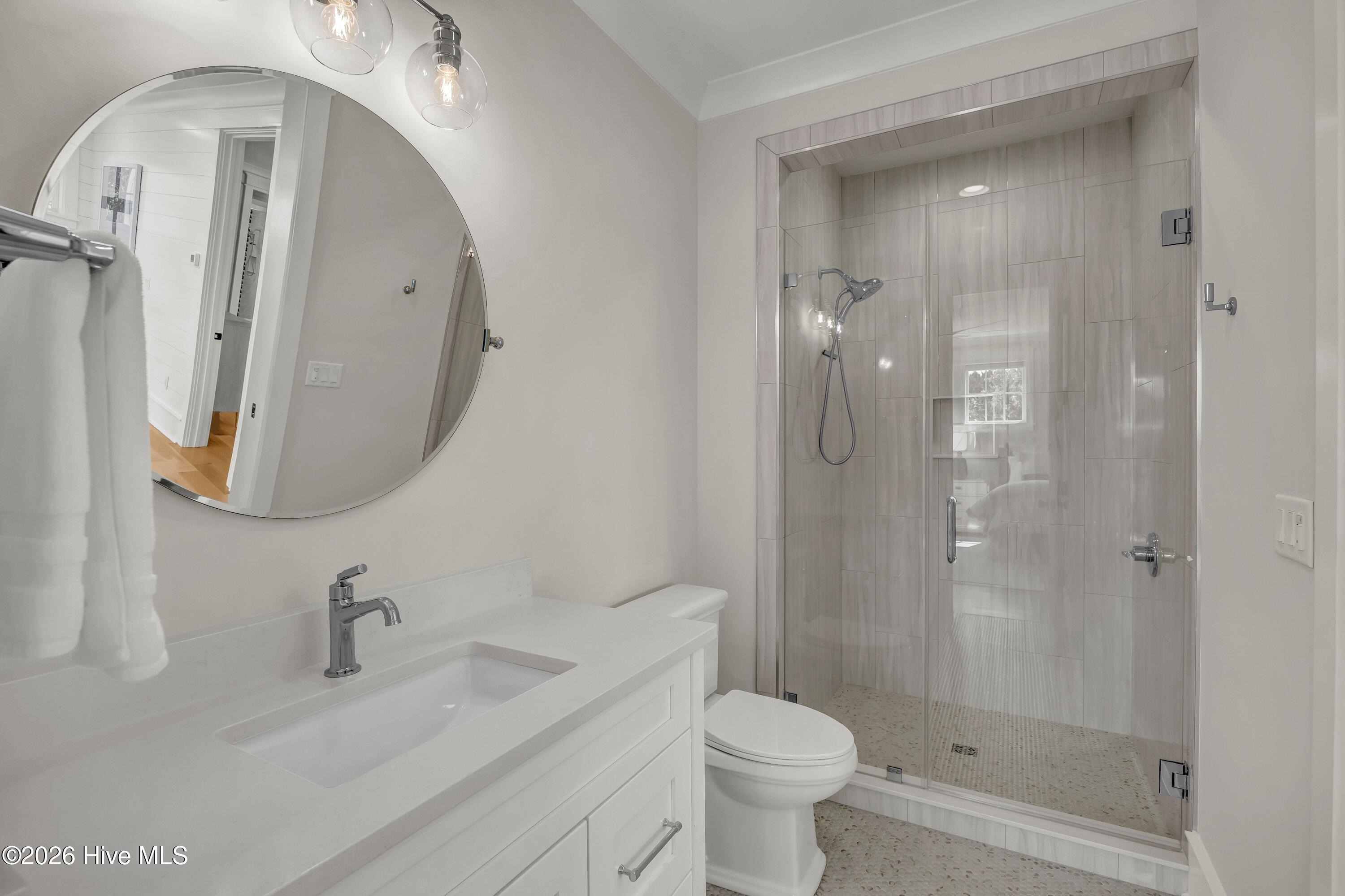 100567930 | Photo 44