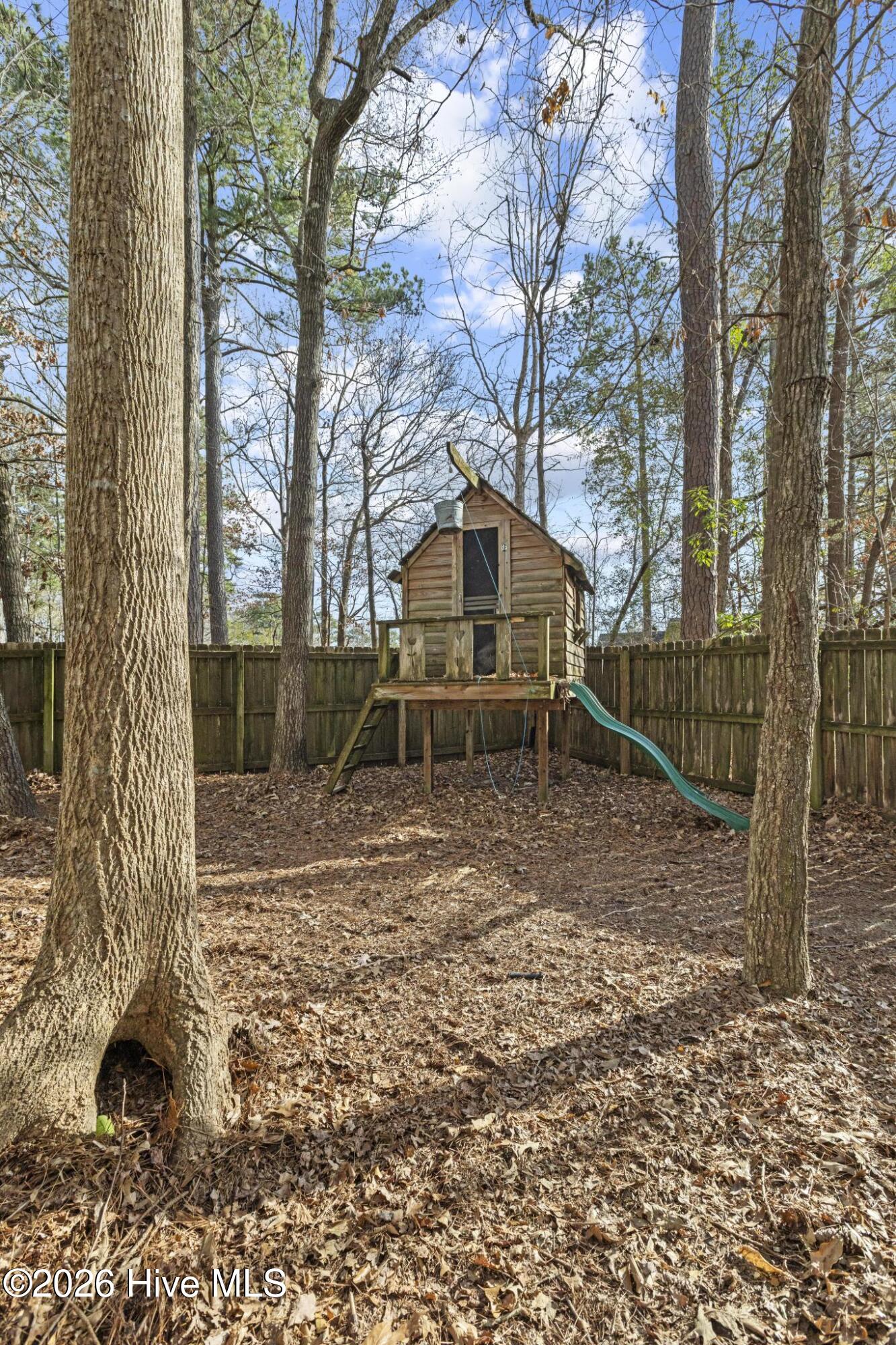 100548531 | Photo 42