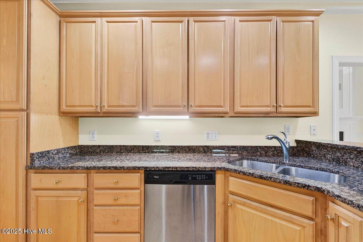 100519877 | Photo 19