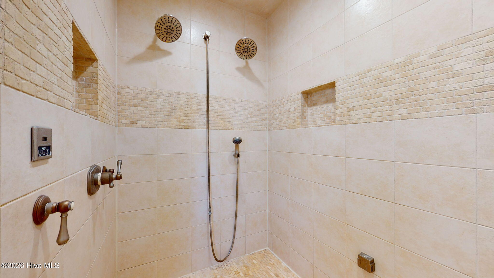 100554619 | Photo 41