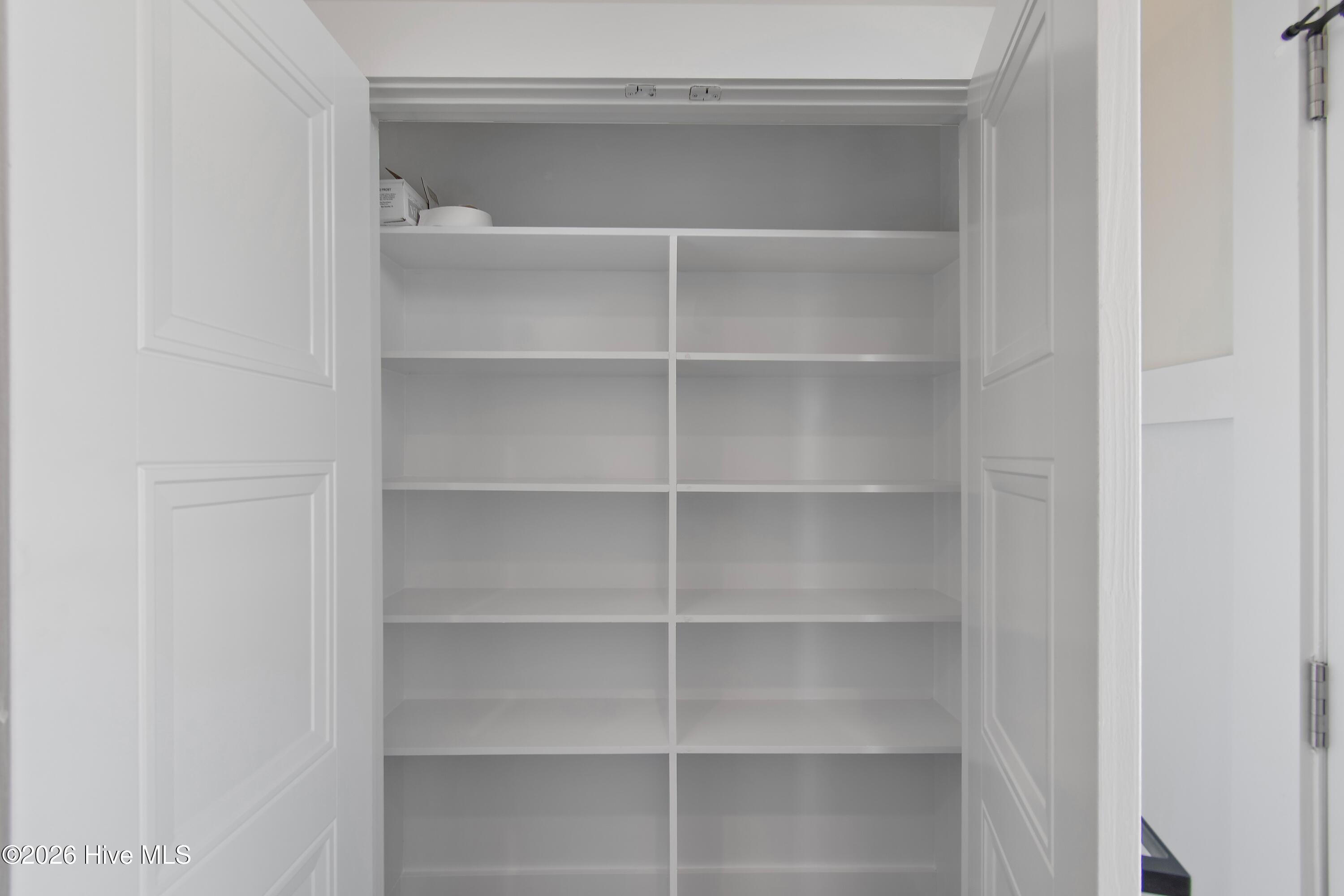 100525710 | Photo 17