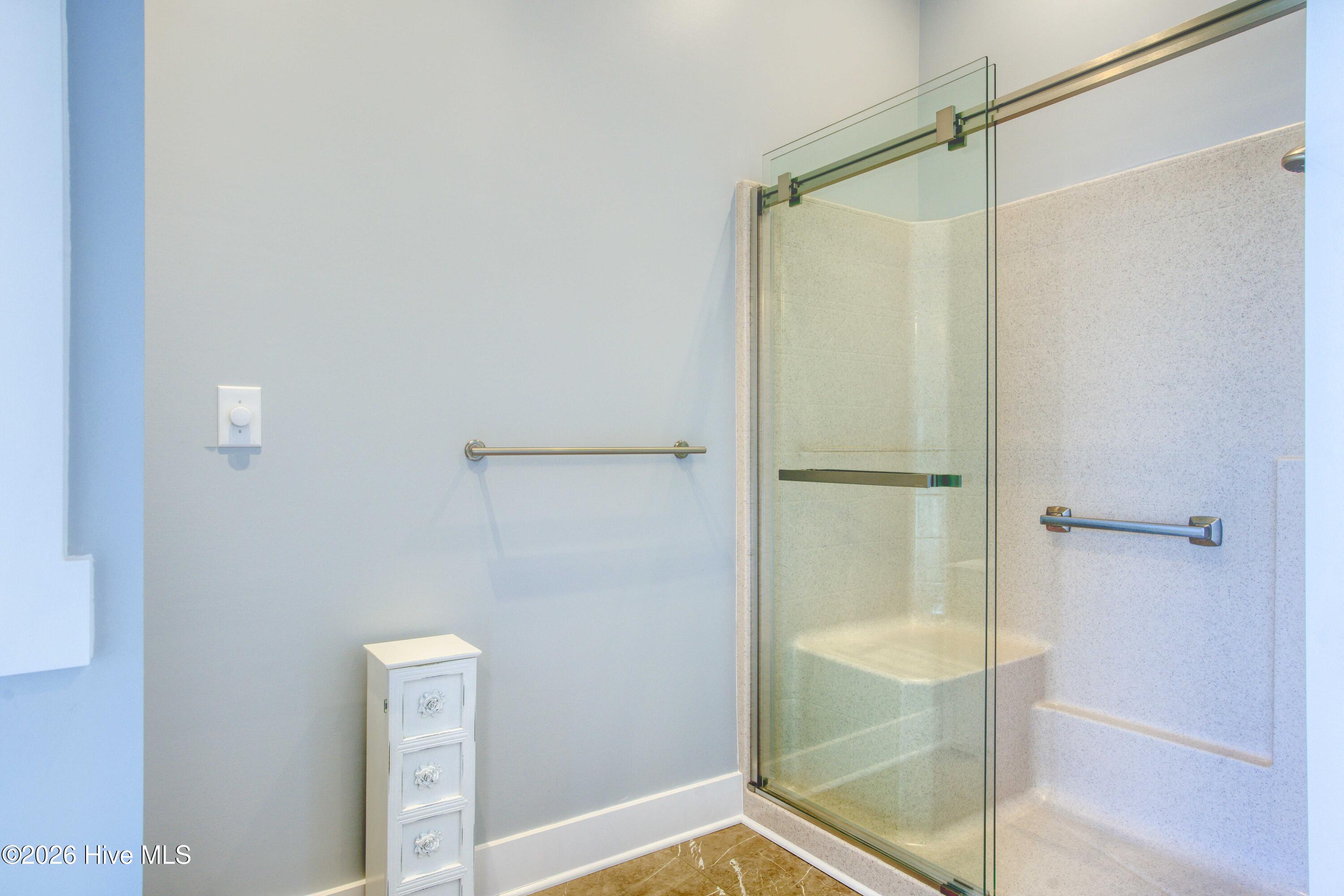 100559863 | Photo 37