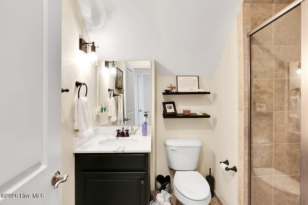 100550875 | Photo 31