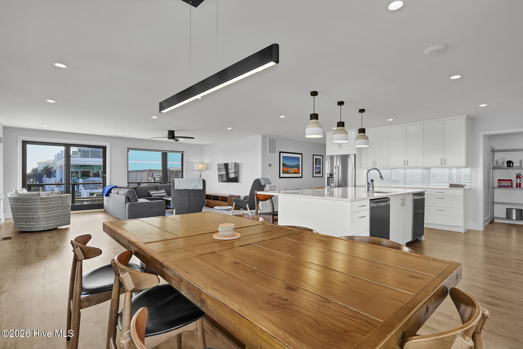 100565280 | Photo 55