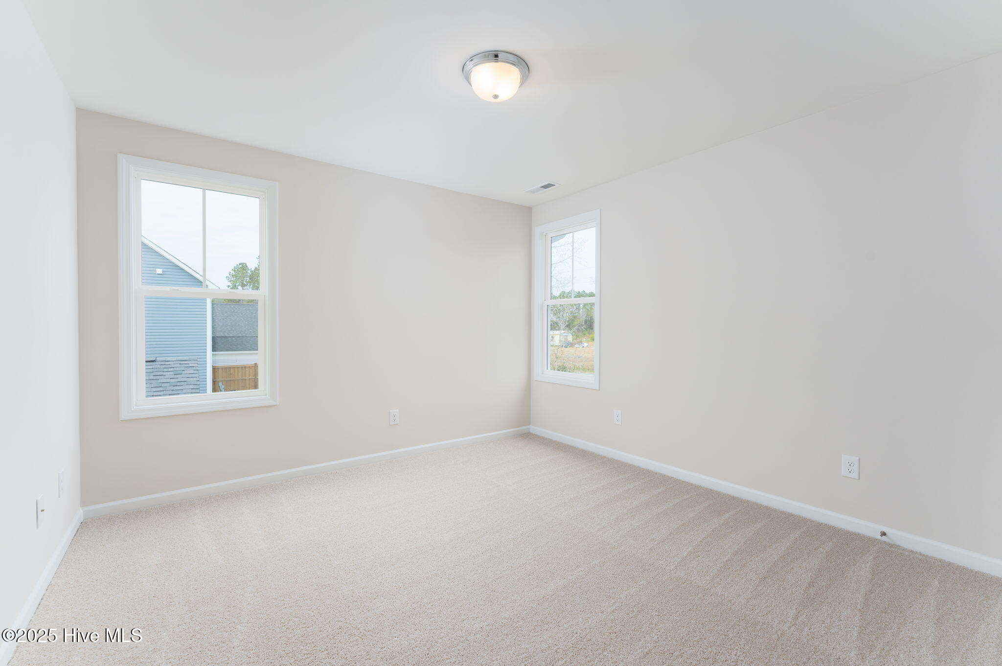 100508287 | Photo 44