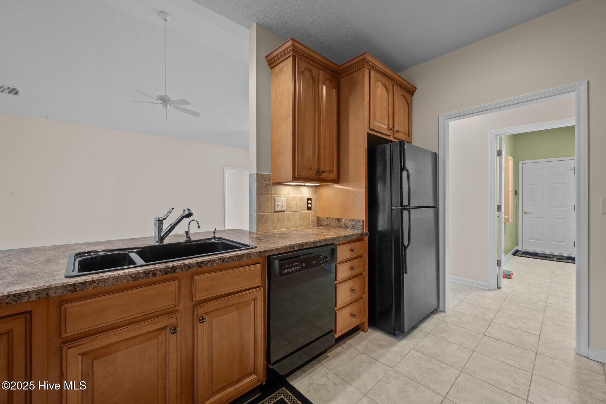 100539449 | Photo 24