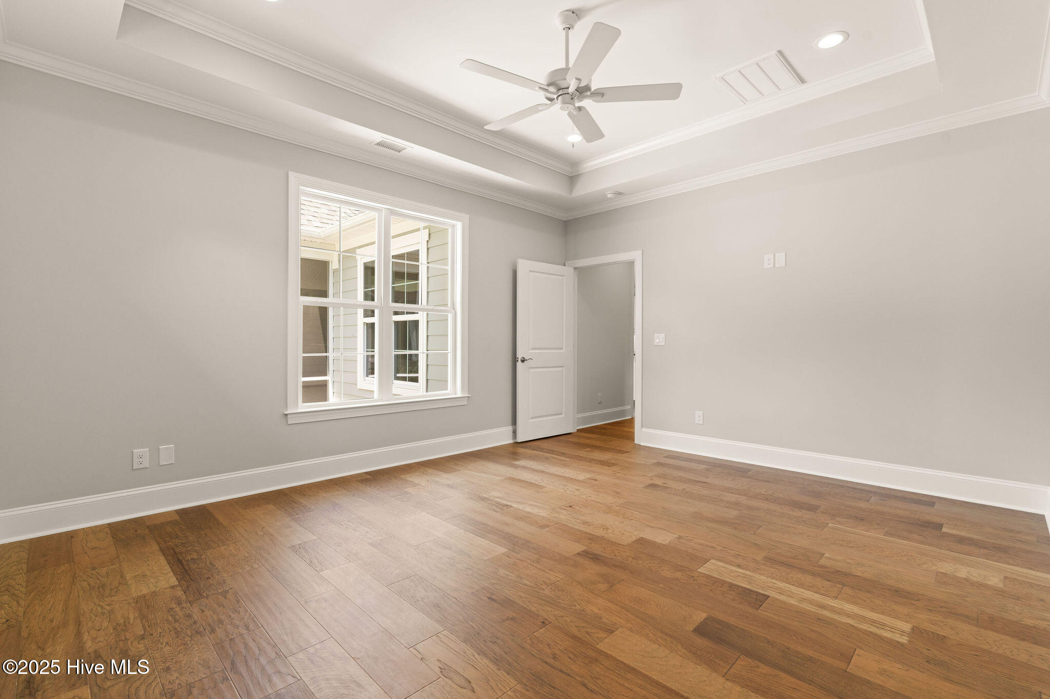 100530000 | Photo 35