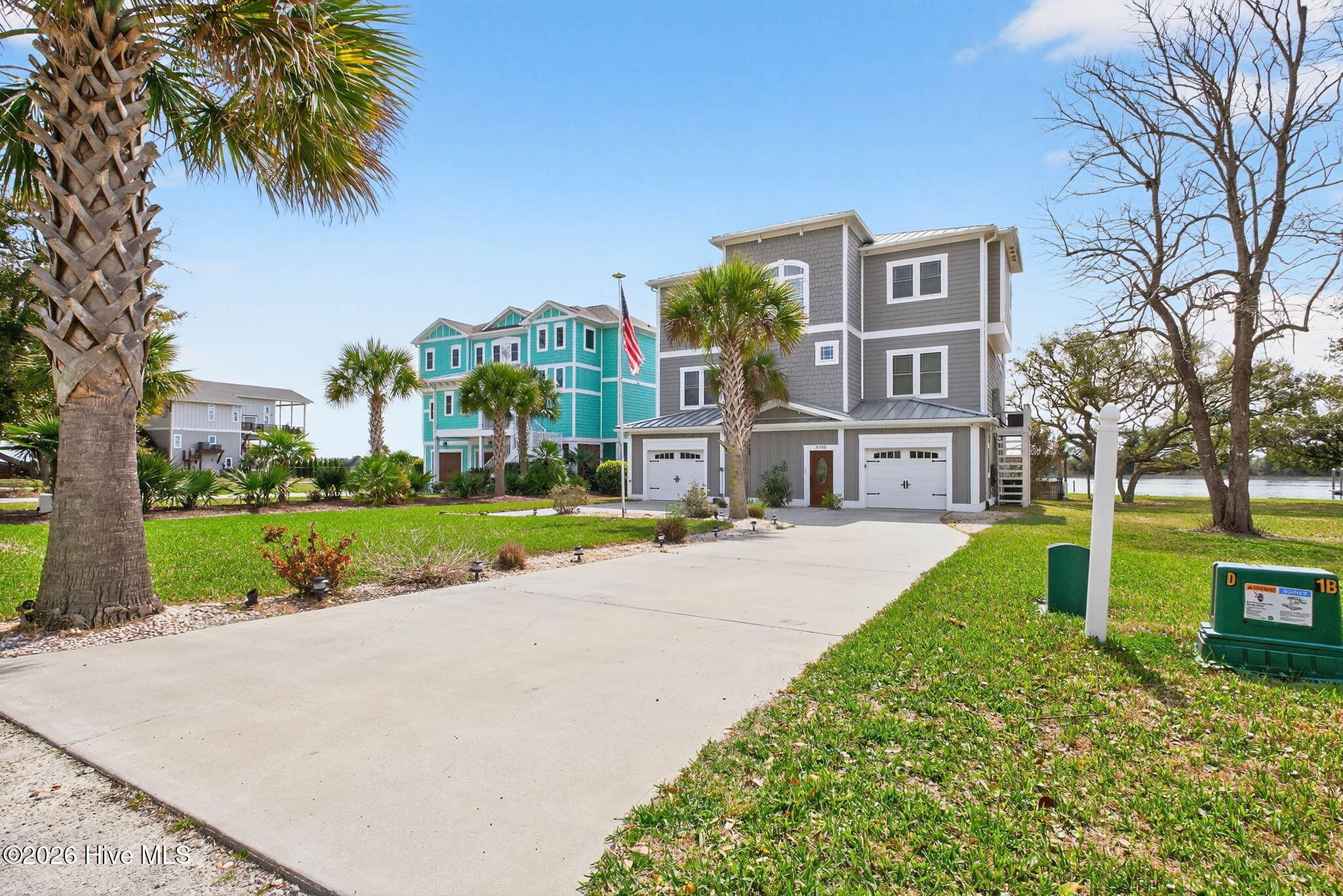 100563982 | Photo 71