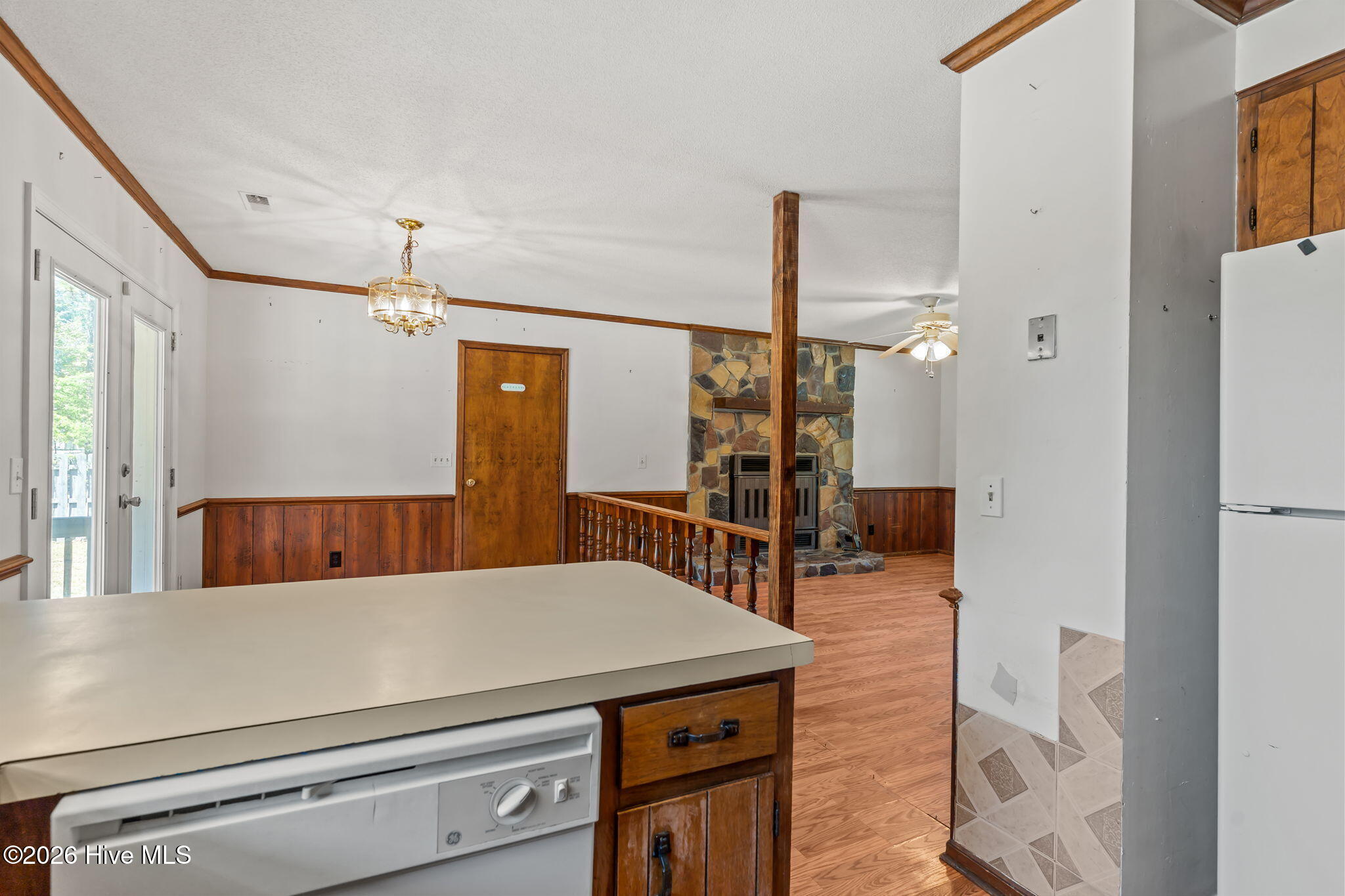 100569090 | Photo 14