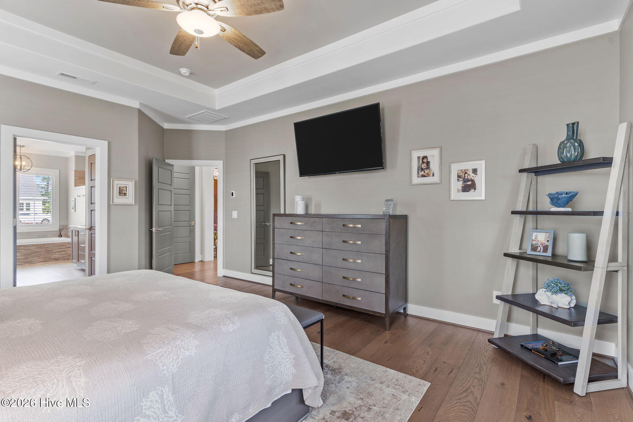 100568517 | Photo 25