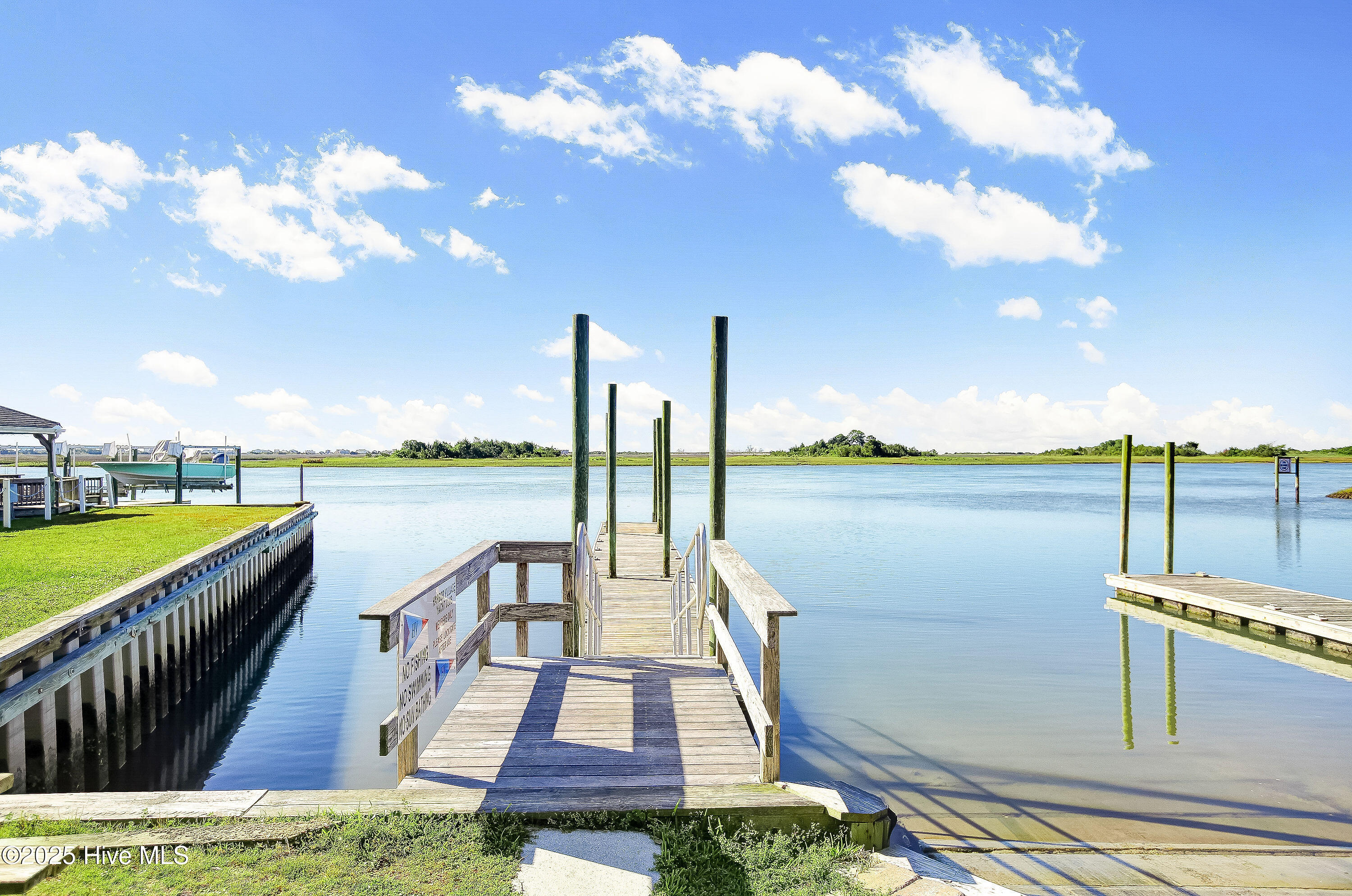 100533968 | Photo 61