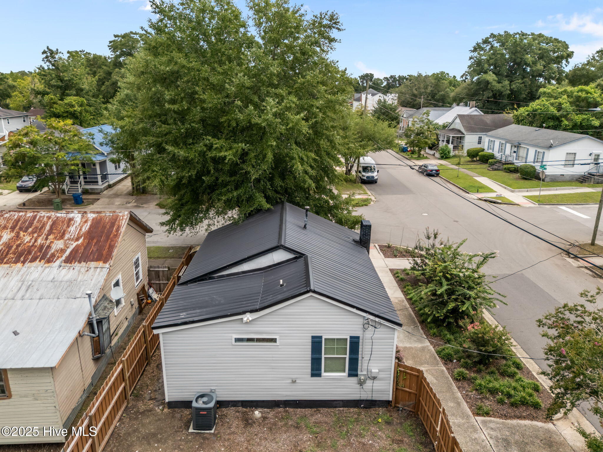 100525680 | Photo 45