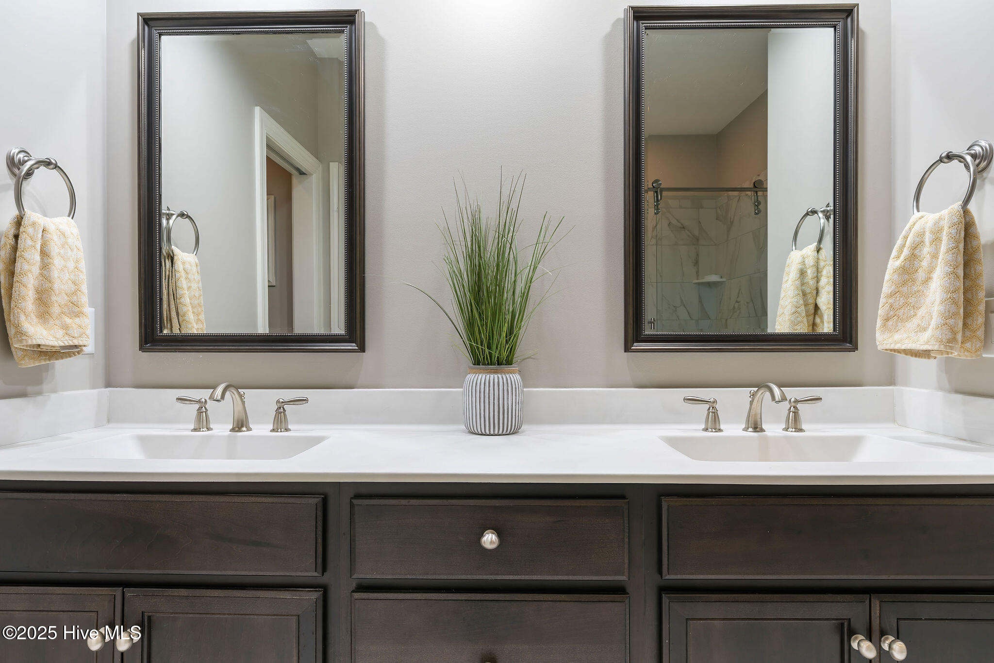 100542604 | Photo 36