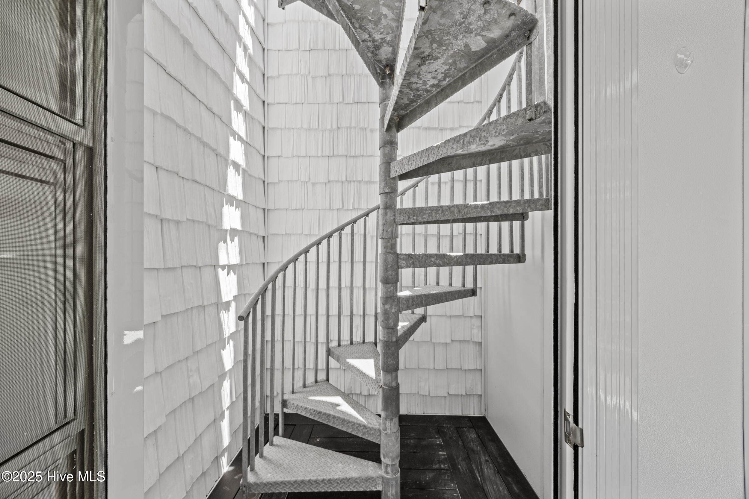 100519629 | Photo 77