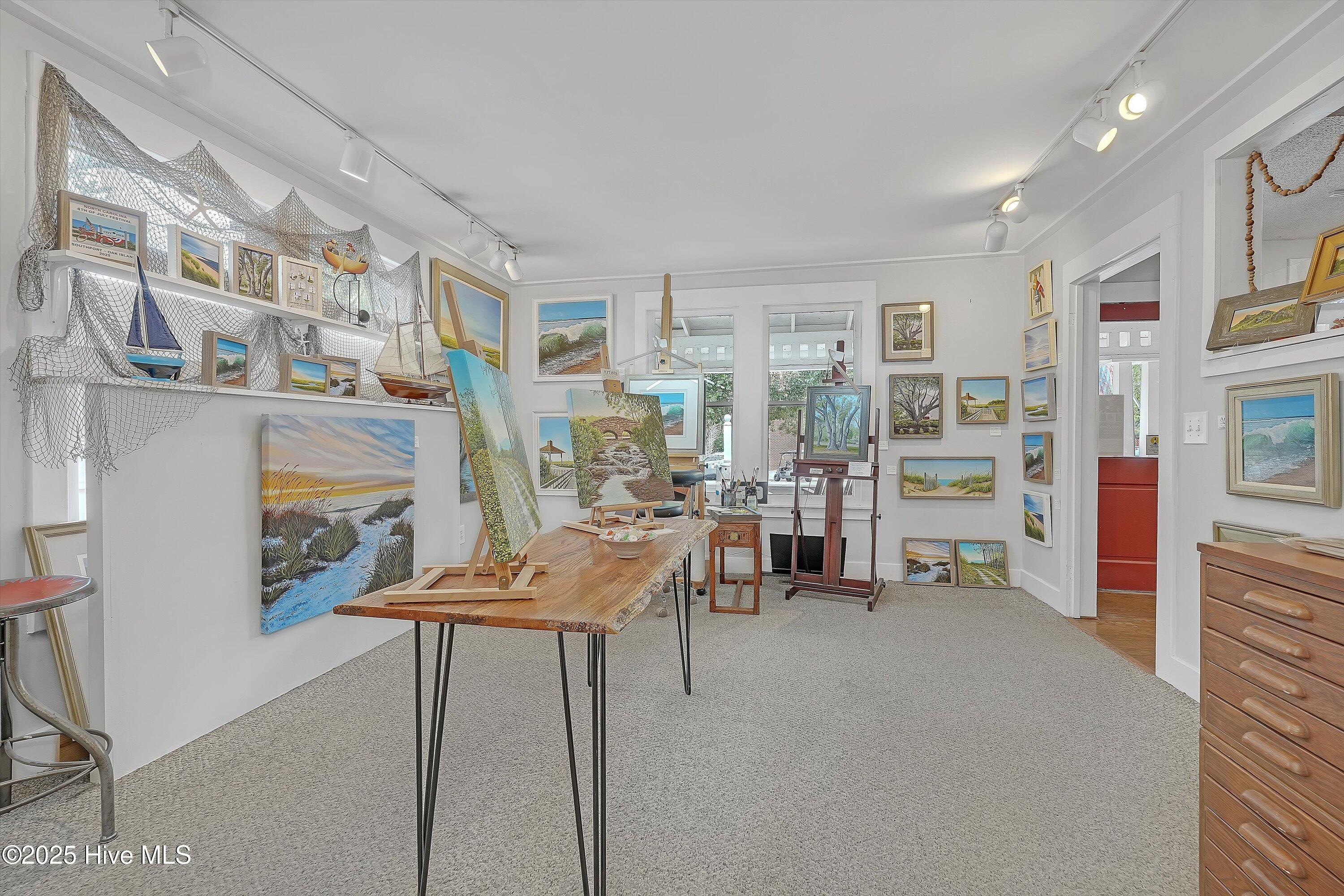 100530125 | Photo 24