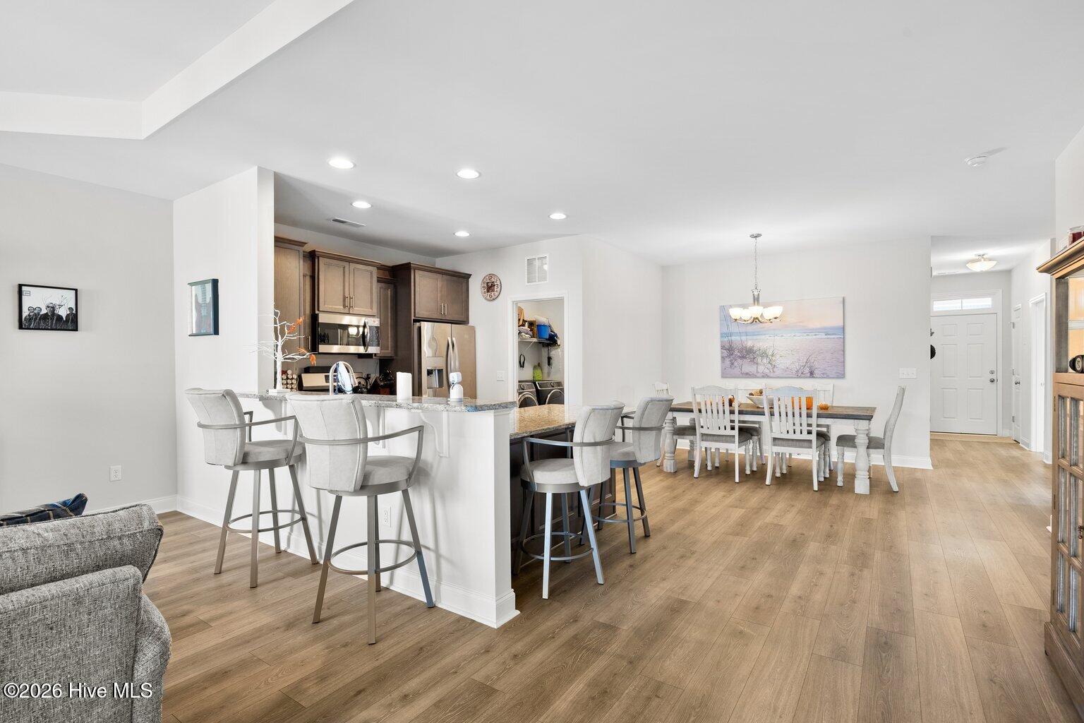 100549643 | Photo 15