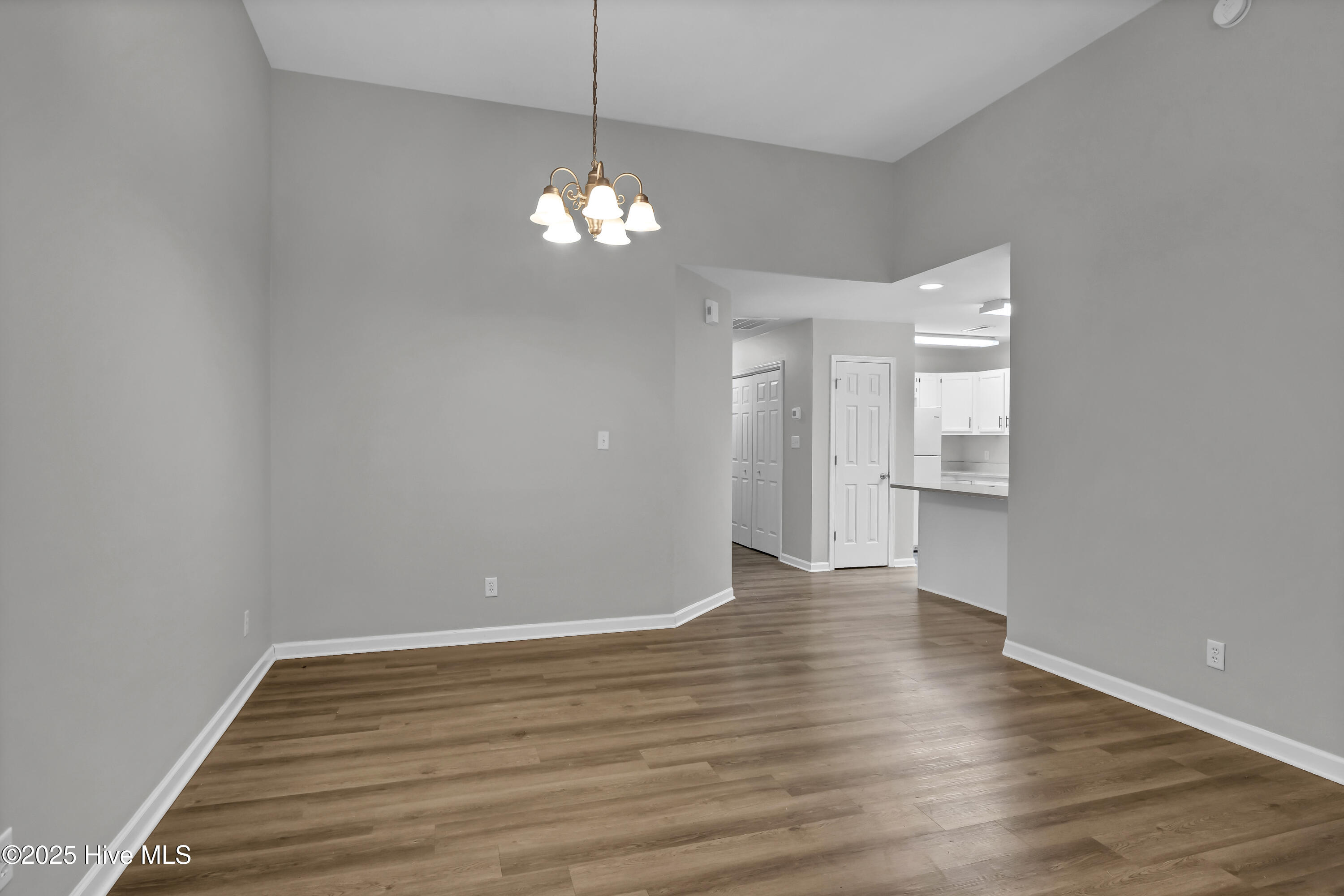 100483467 | Photo 13