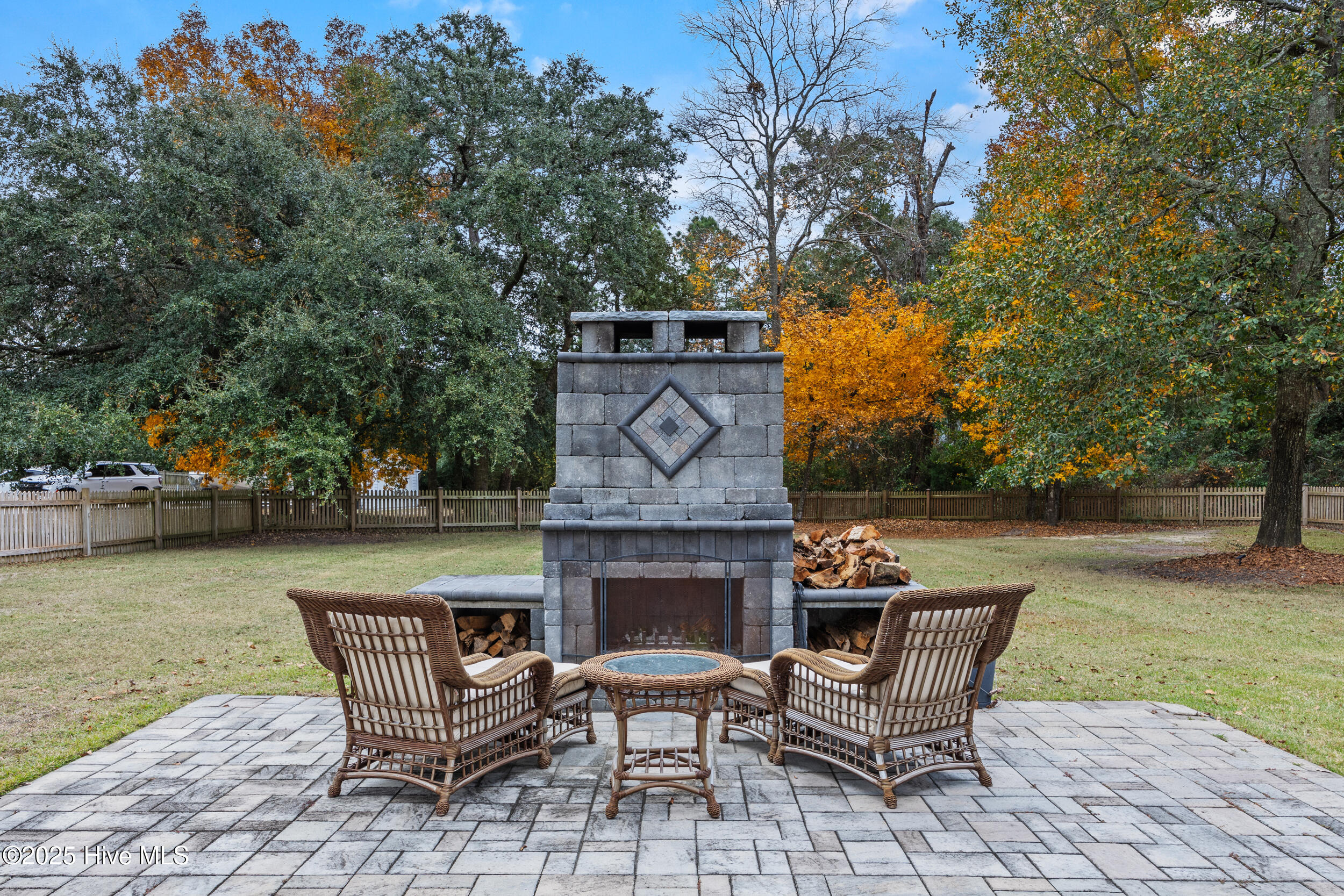 100570509 | Photo 76