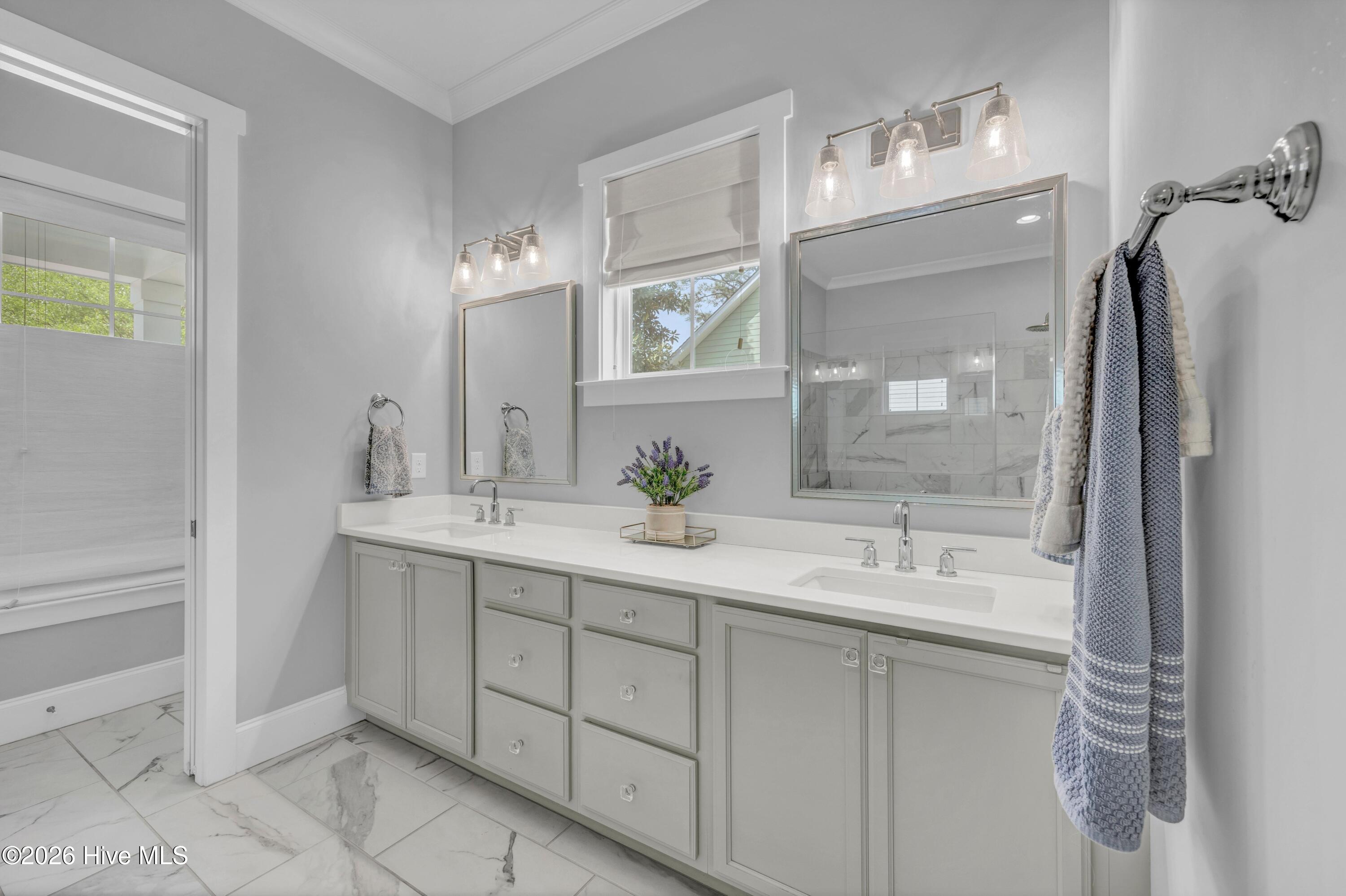 100566048 | Photo 50