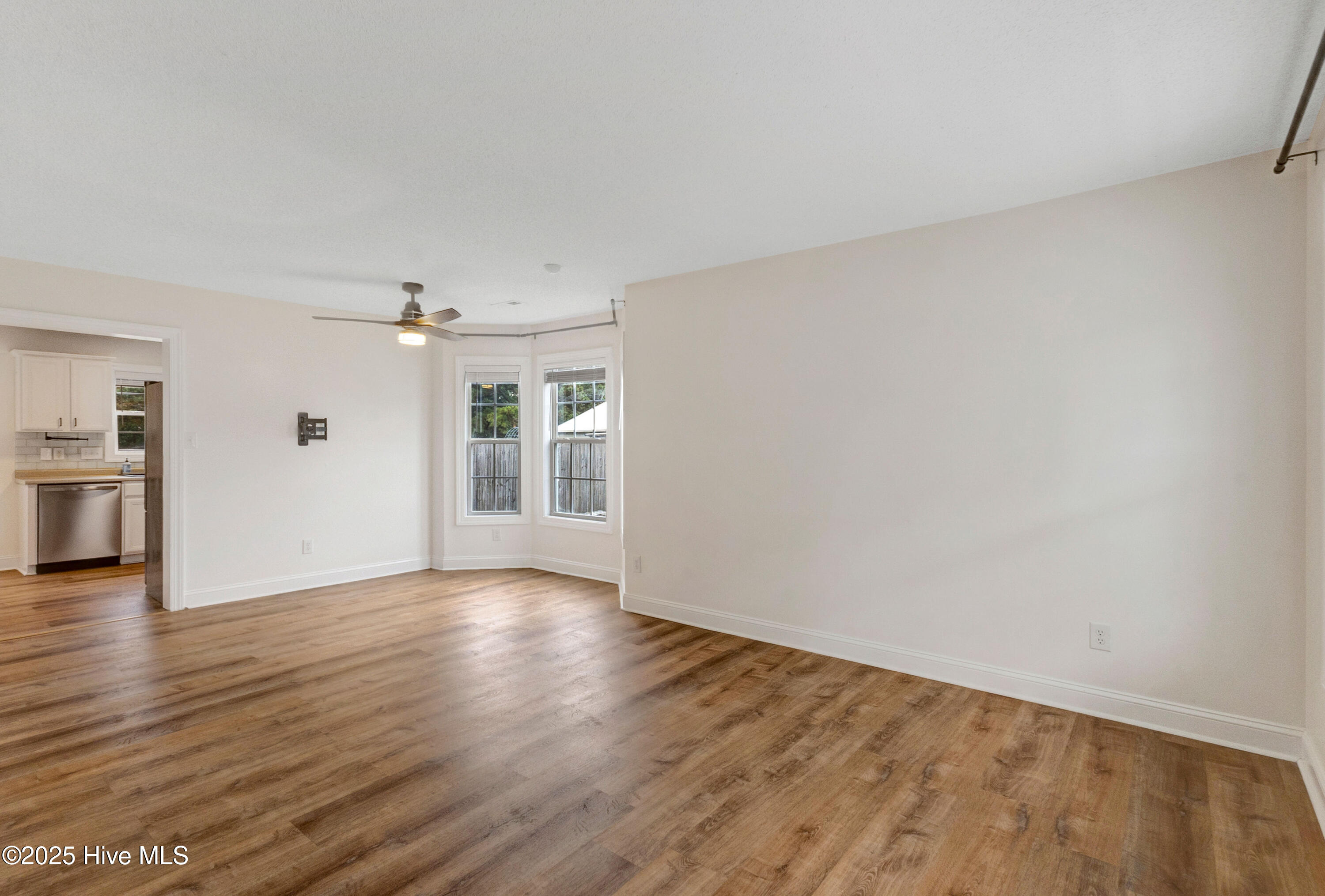 100546645 | Photo 13