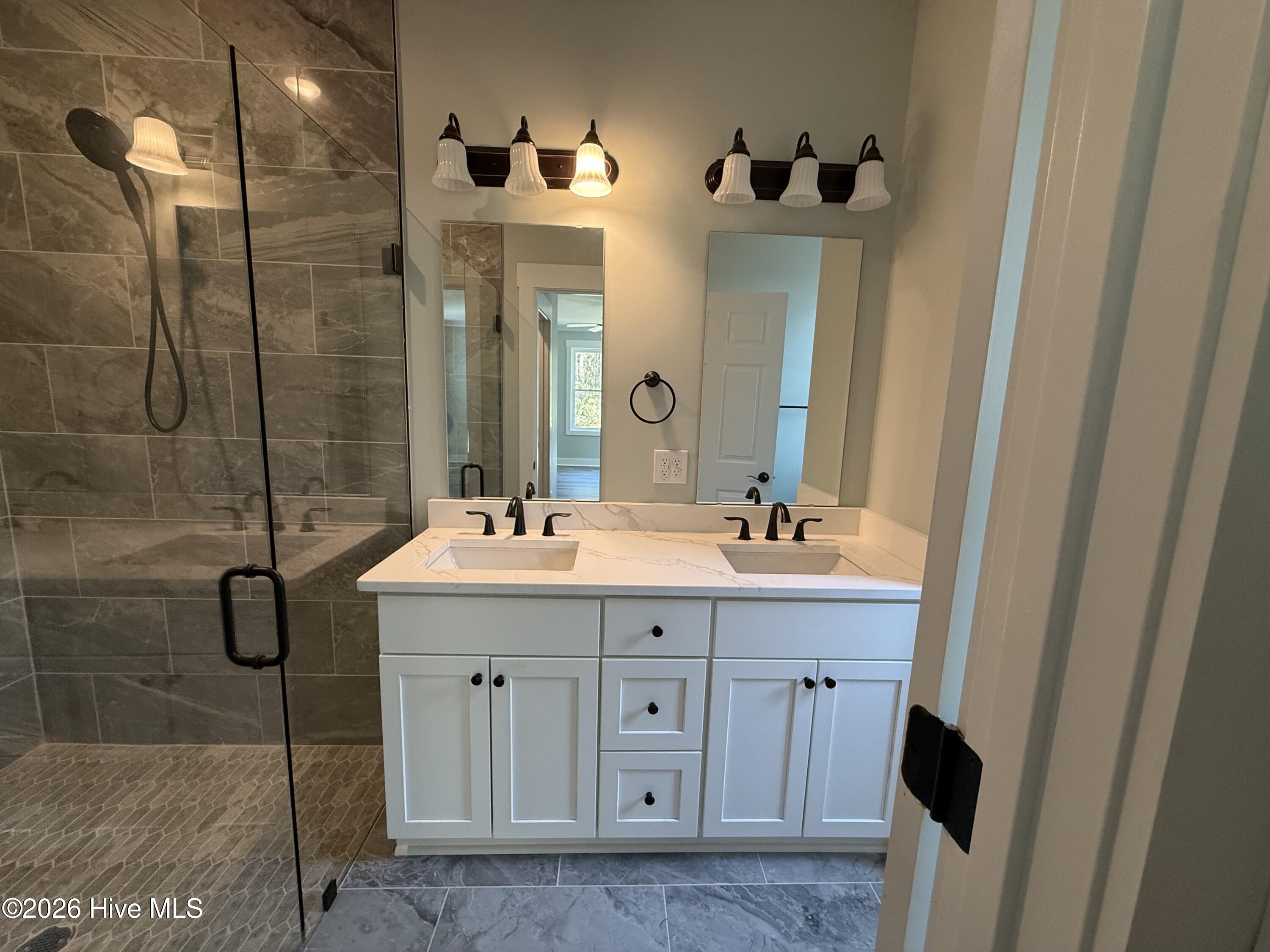 100564726 | Photo 14