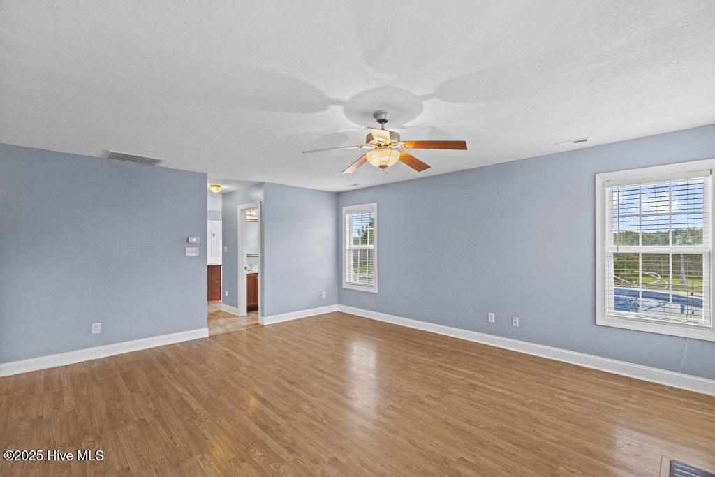 100532537 | Photo 12