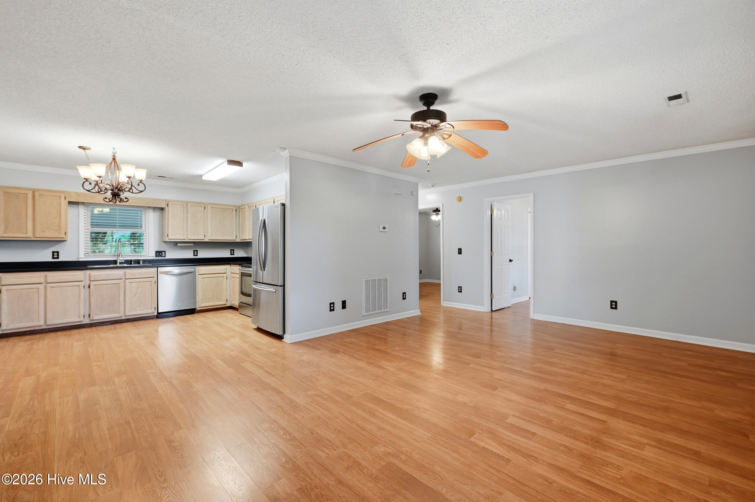 100562440 | Photo 13