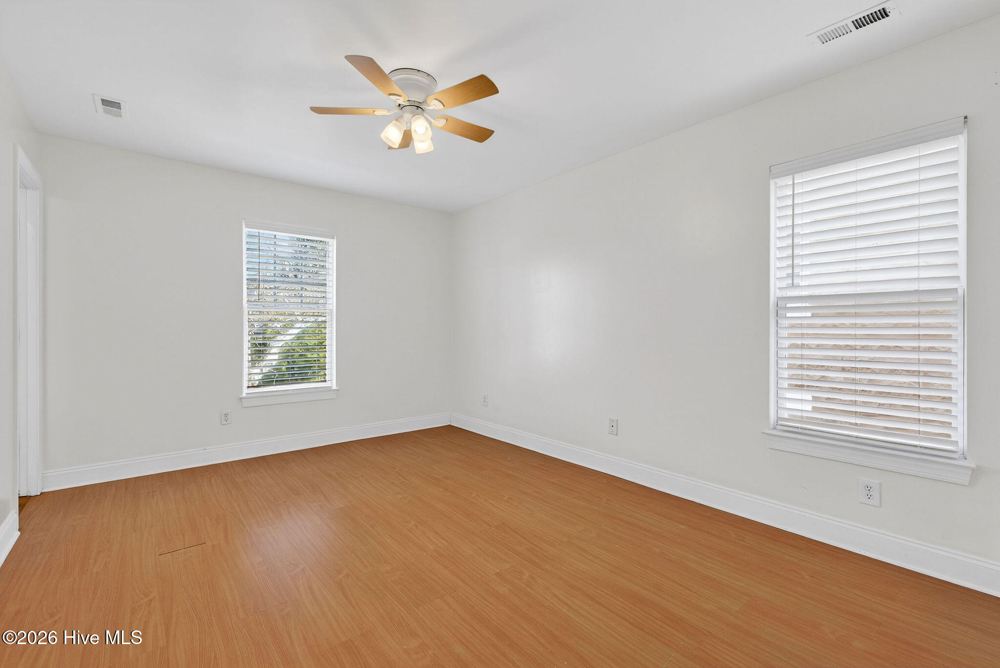 100550770 | Photo 23