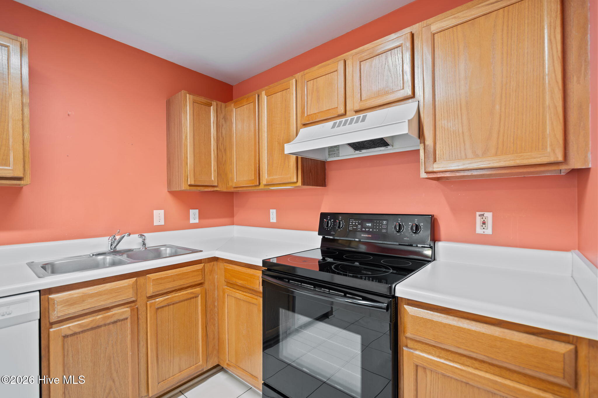 100560149 | Photo 14