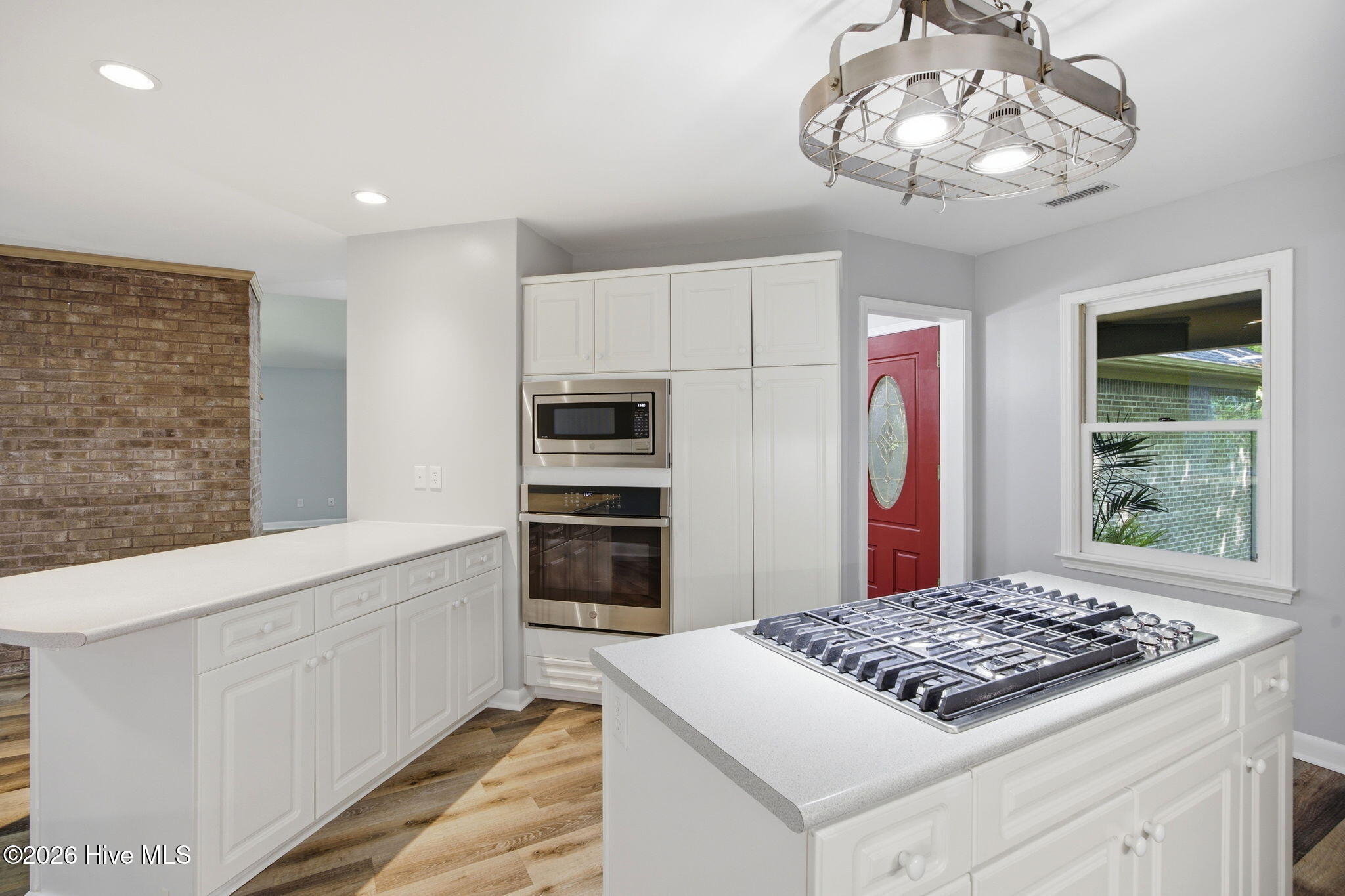 100569469 | Photo 15