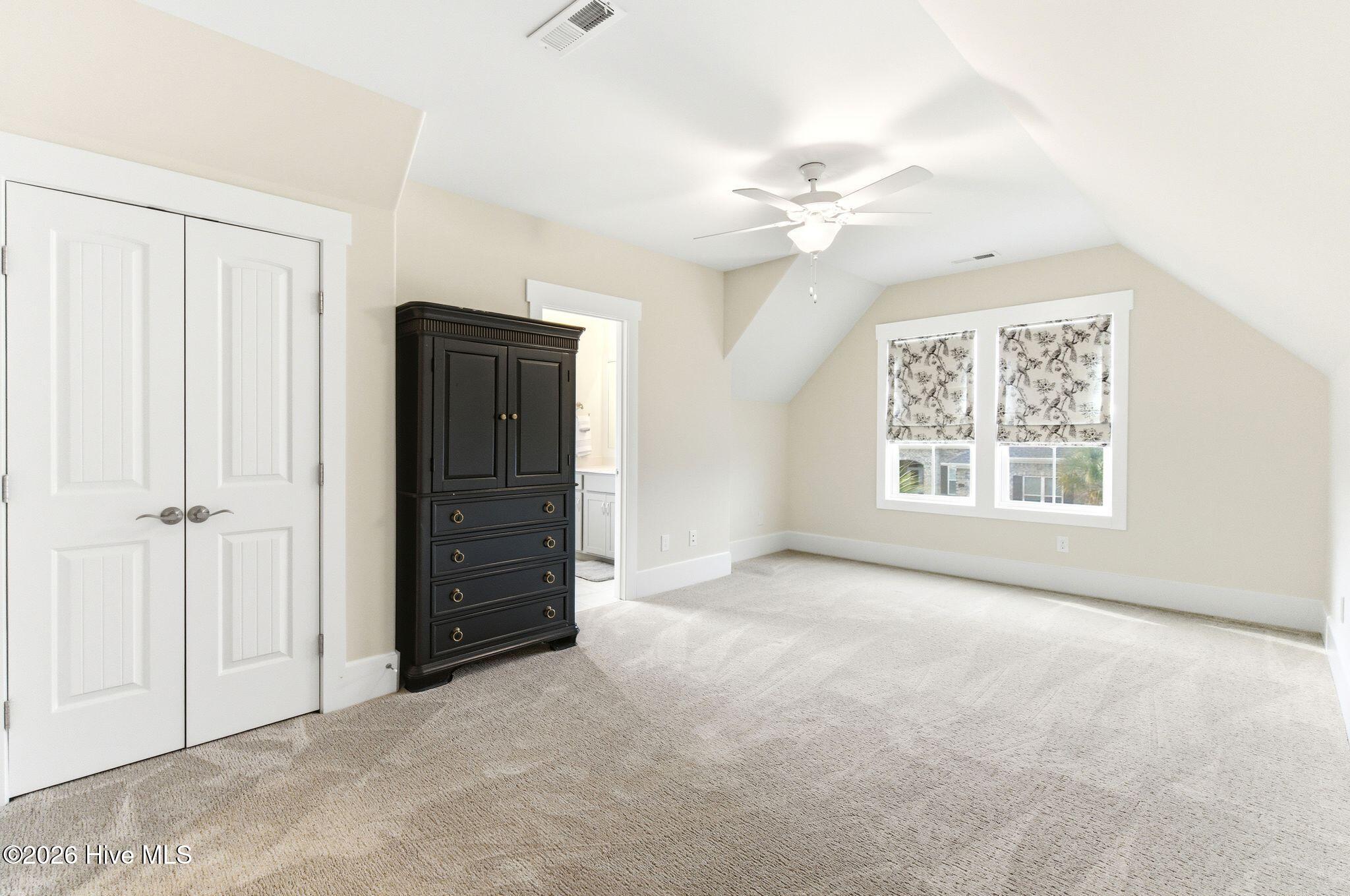 100566081 | Photo 33