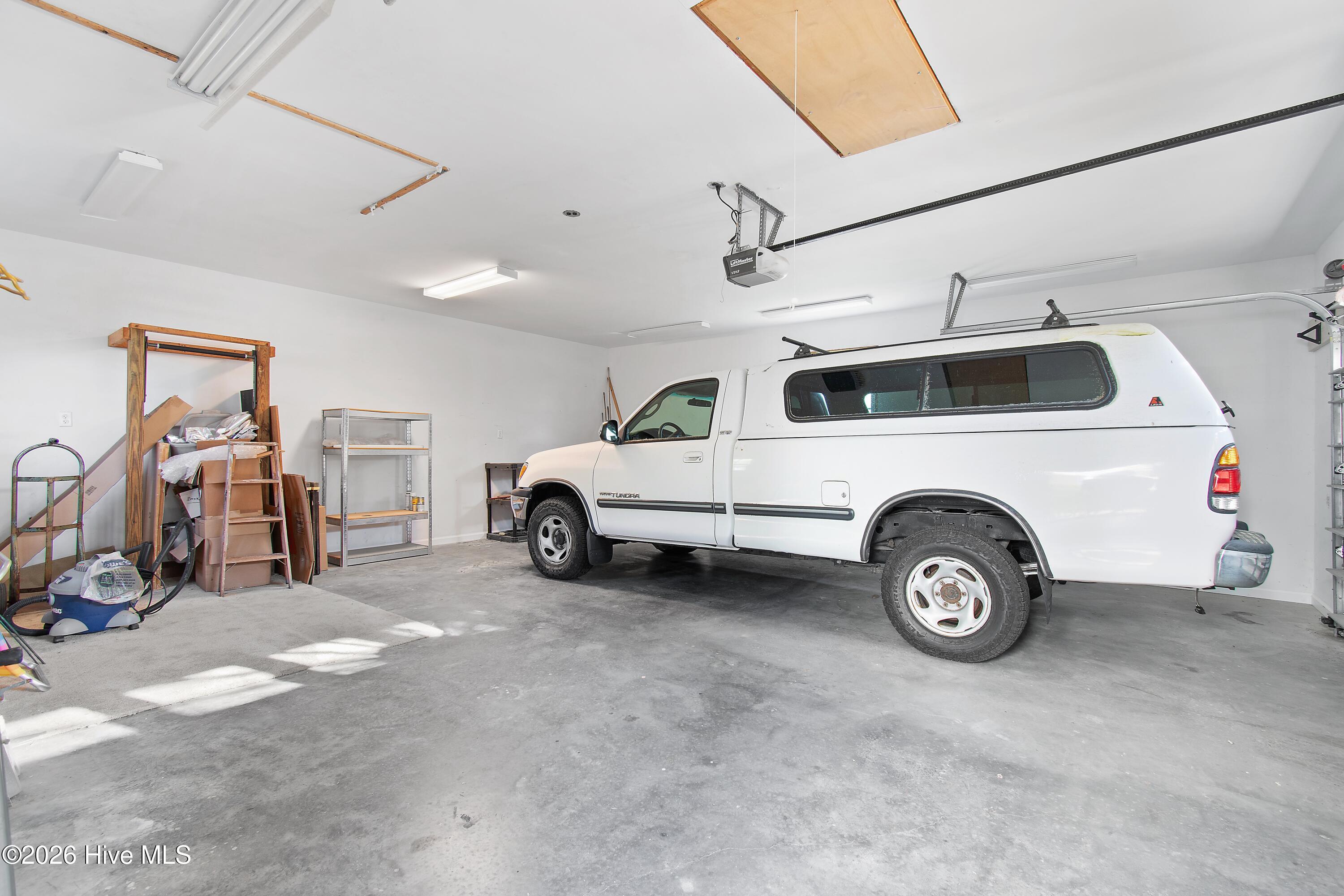 100568231 | Photo 47