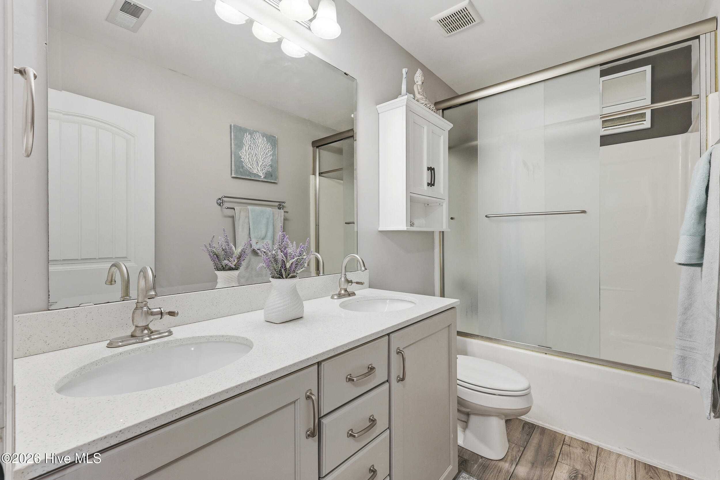 100554592 | Photo 25