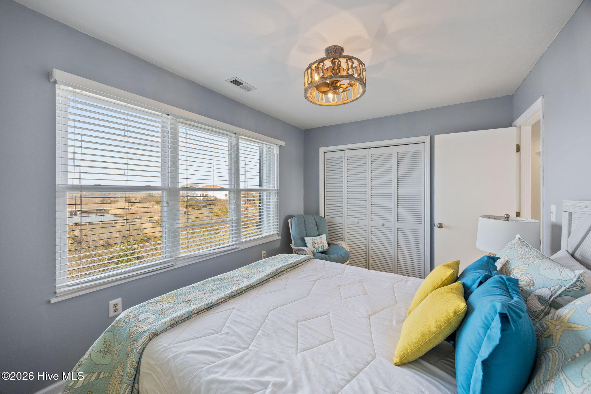 100559351 | Photo 24