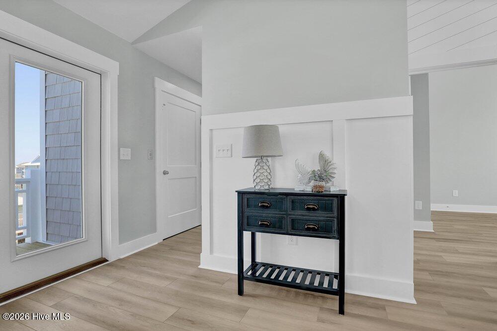 100552100 | Photo 16