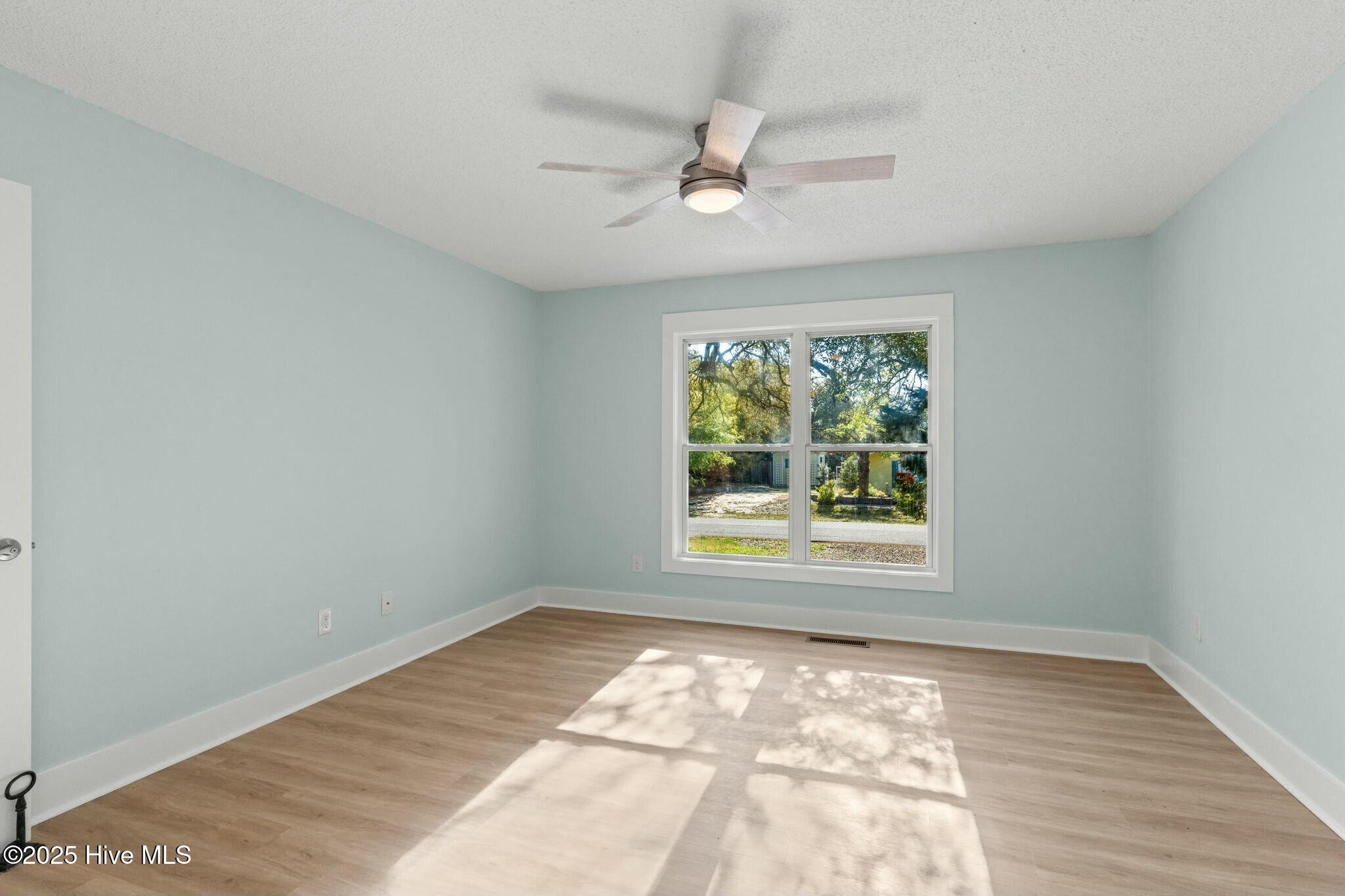 100501746 | Photo 23