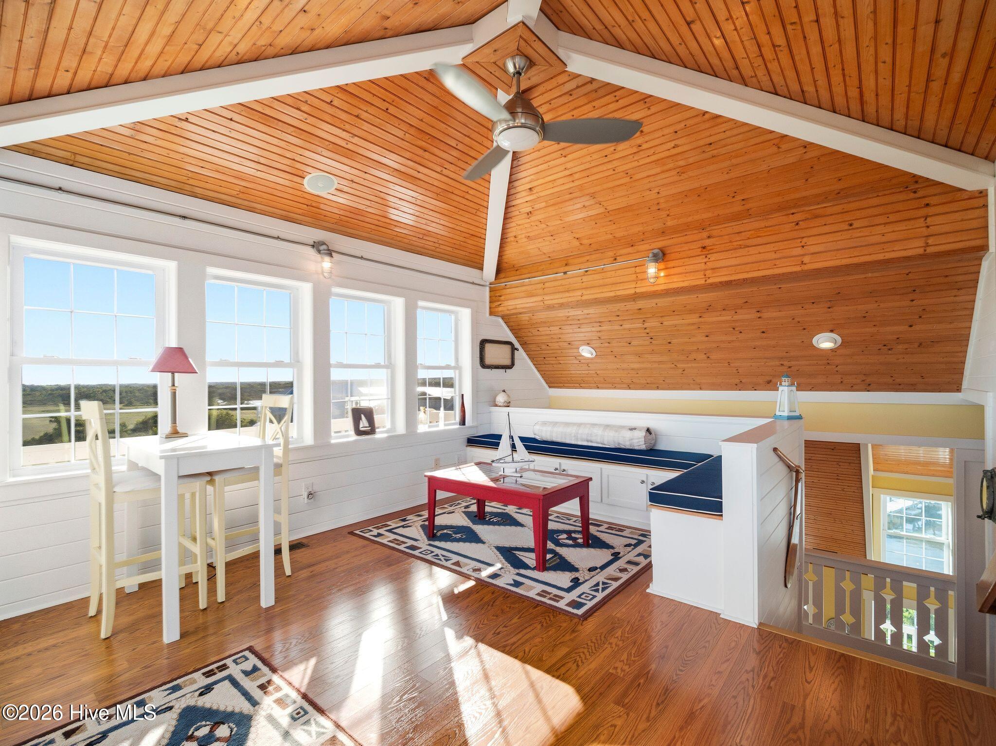 100569349 | Photo 78