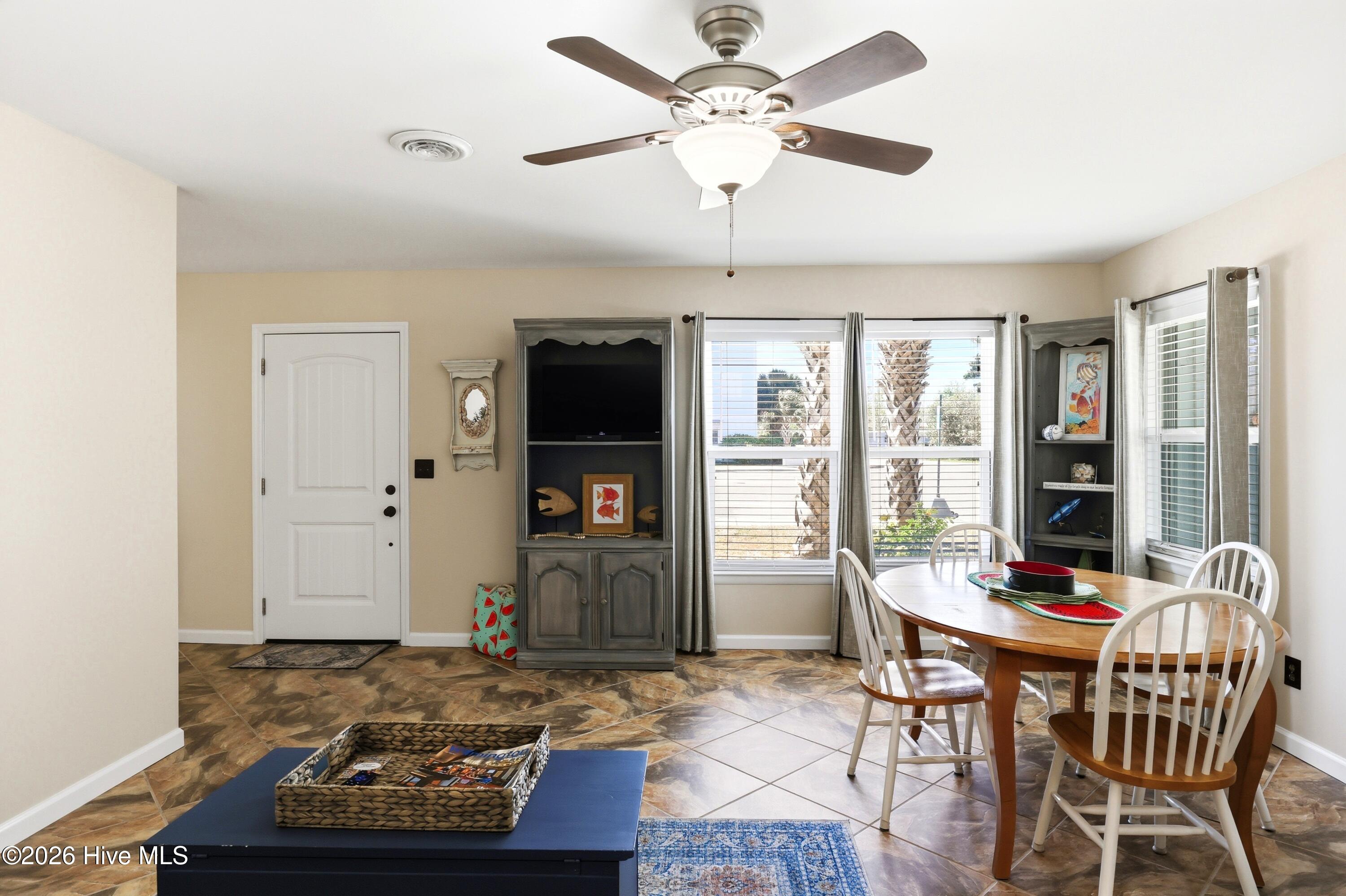 100569925 | Photo 28