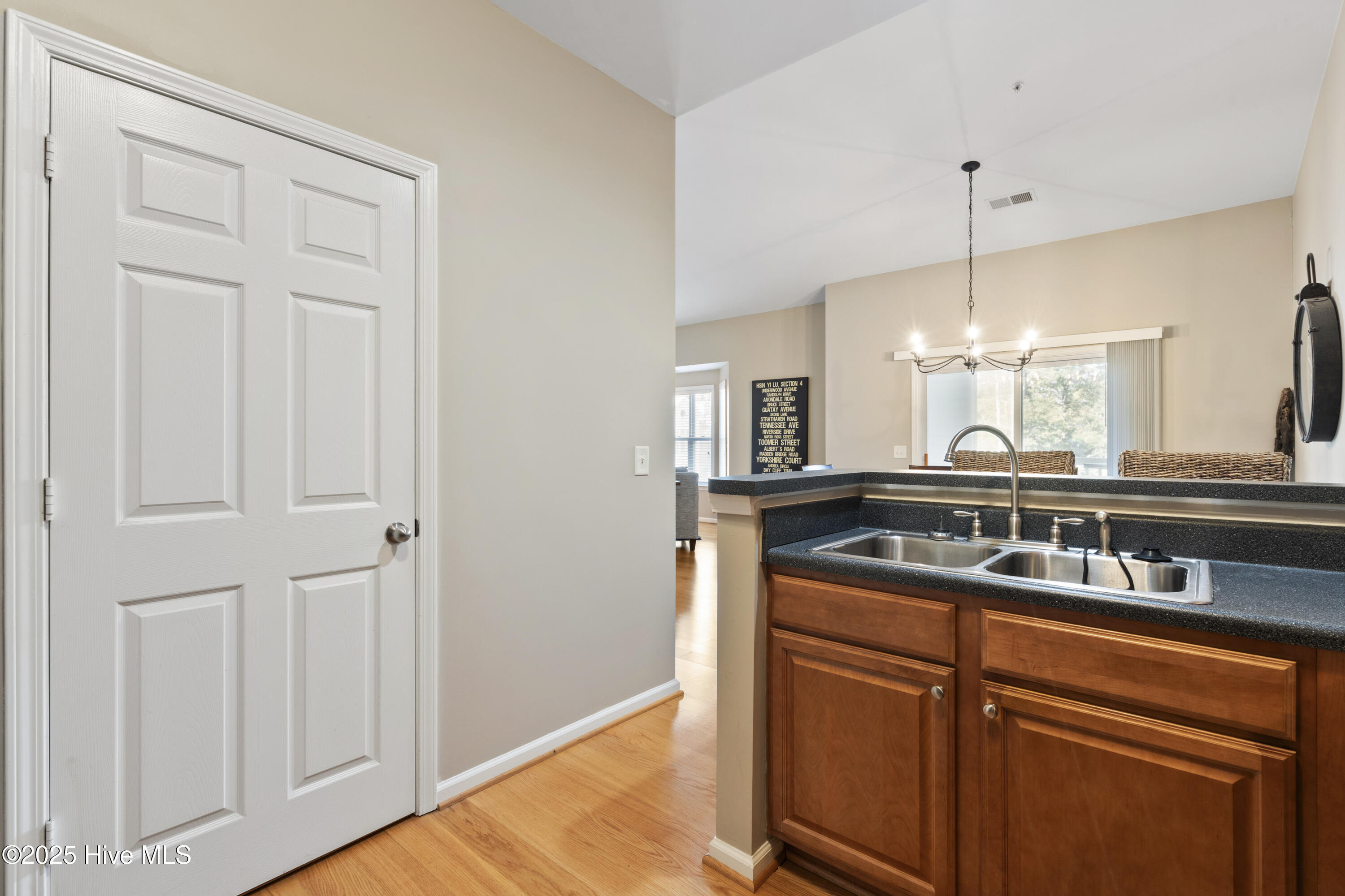 100541442 | Photo 13