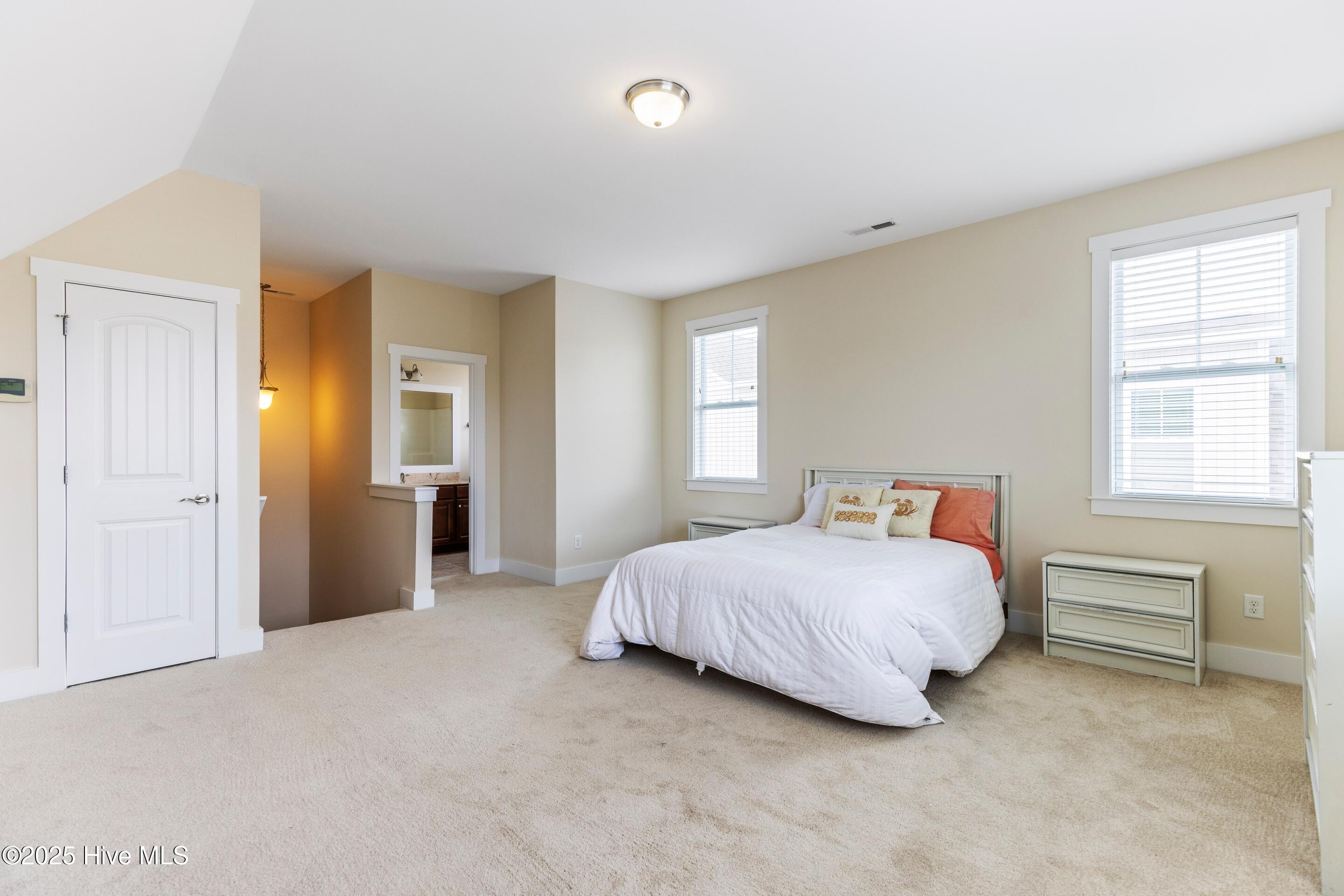 100542778 | Photo 38