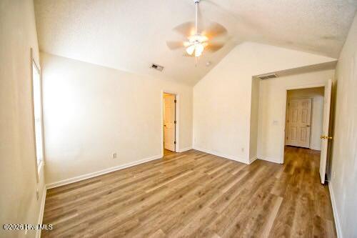 100558421 | Photo 16