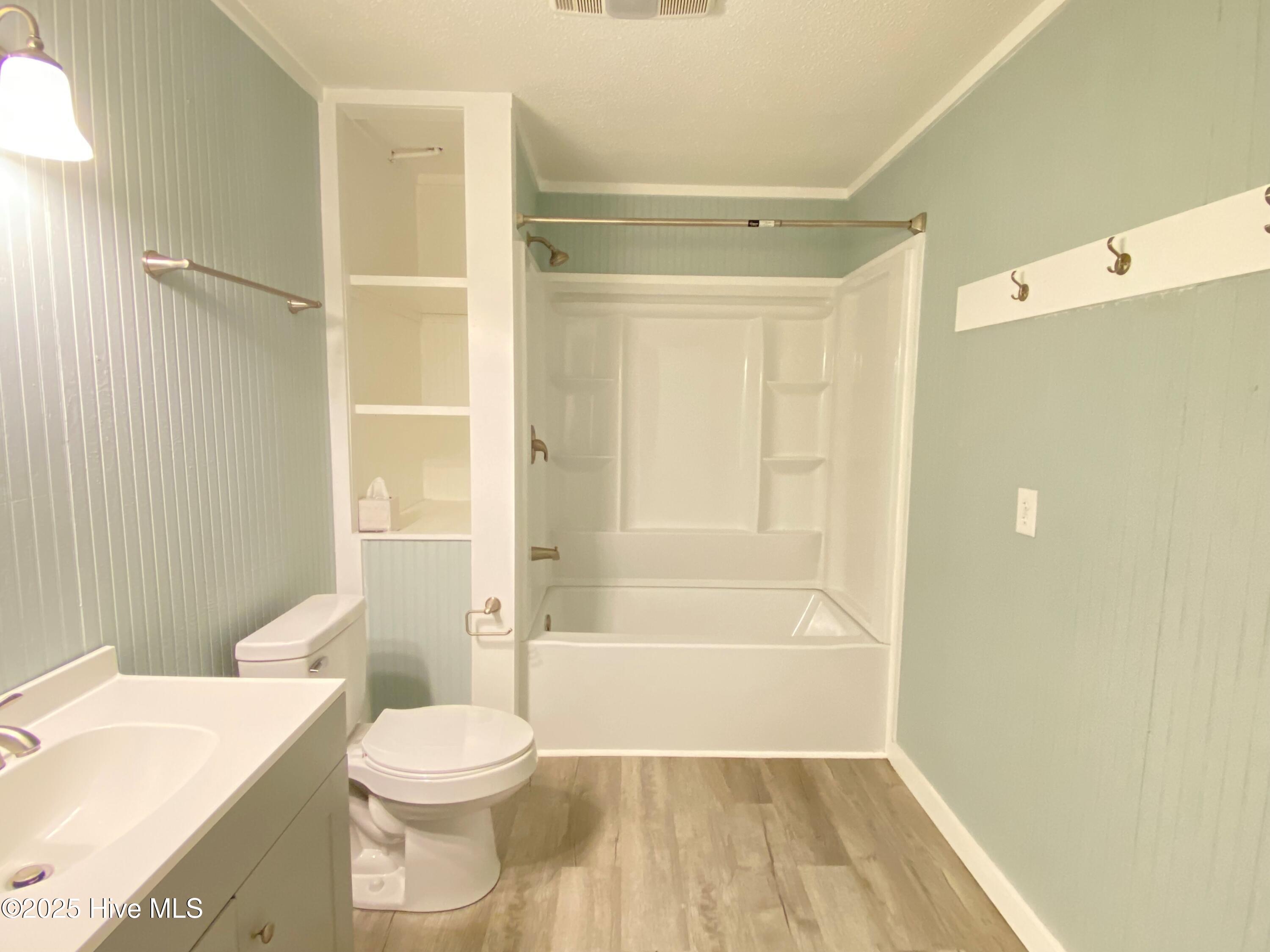 100530095 | Photo 14