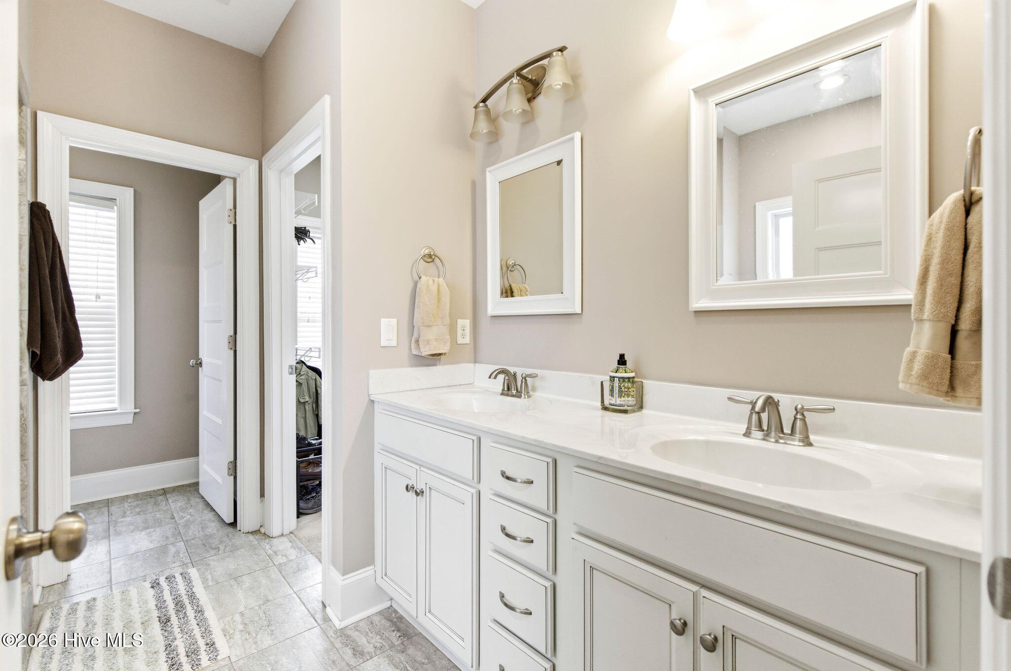 100564498 | Photo 28