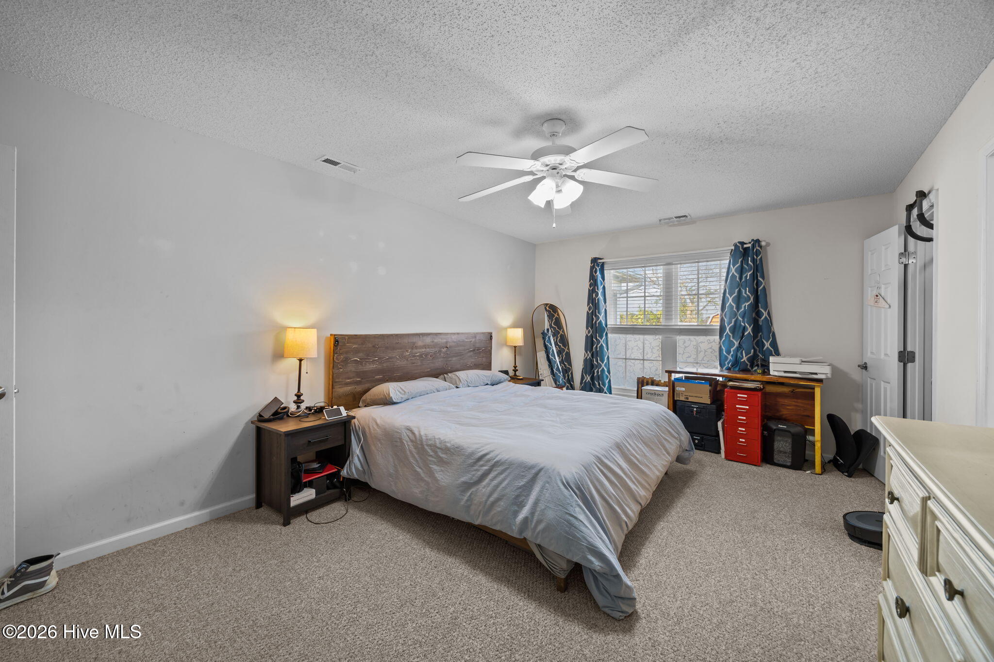 100554153 | Photo 25