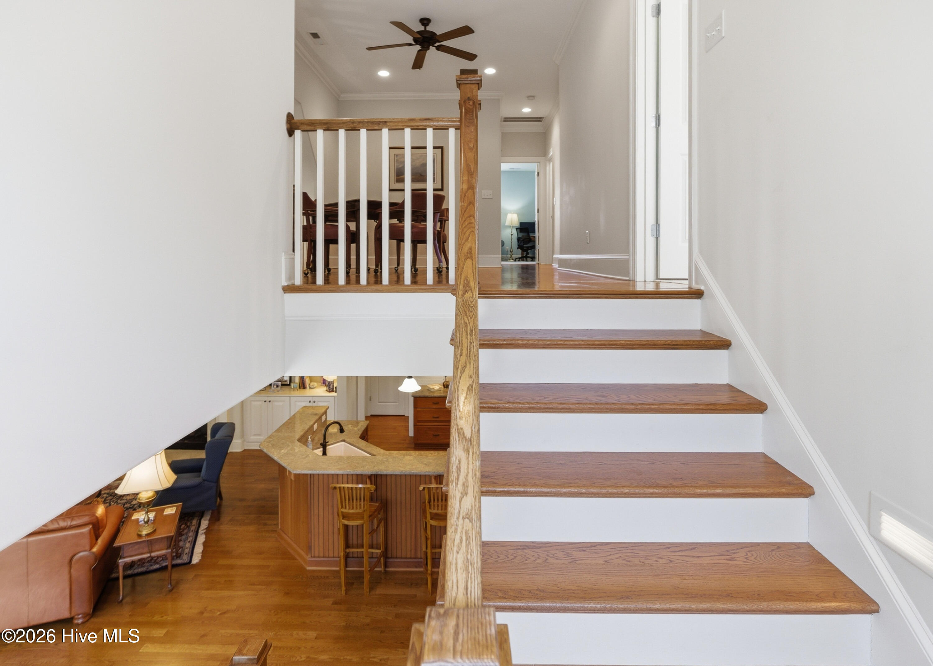 100569454 | Photo 46